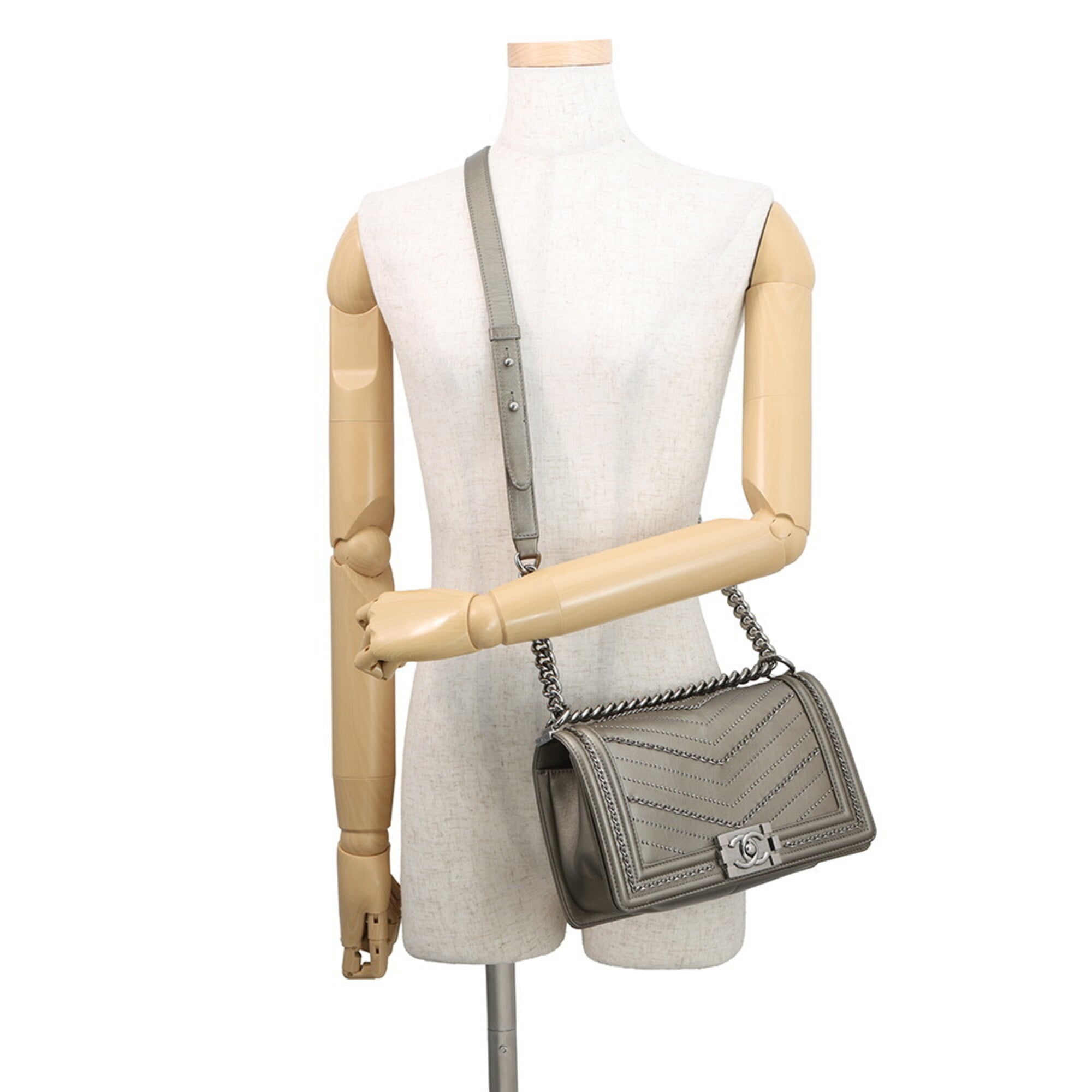 Chanel Metallic Gray Leather Handbag Shoulder Bag (Pre-Owned)
