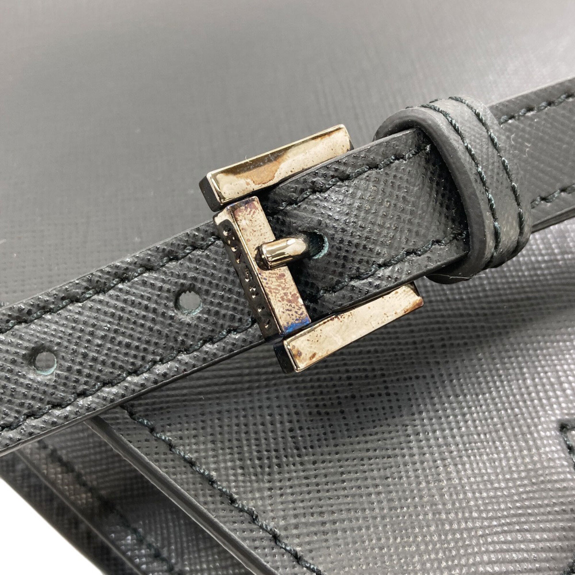 Versace Black Leather Shoulder Bag (Pre-Owned)