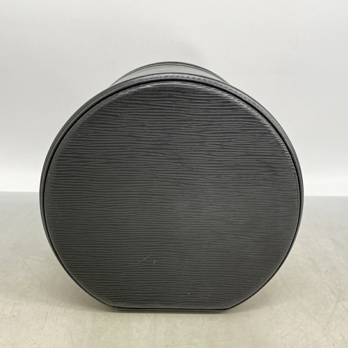 Louis Vuitton Noir Handbag (Pre-Owned)