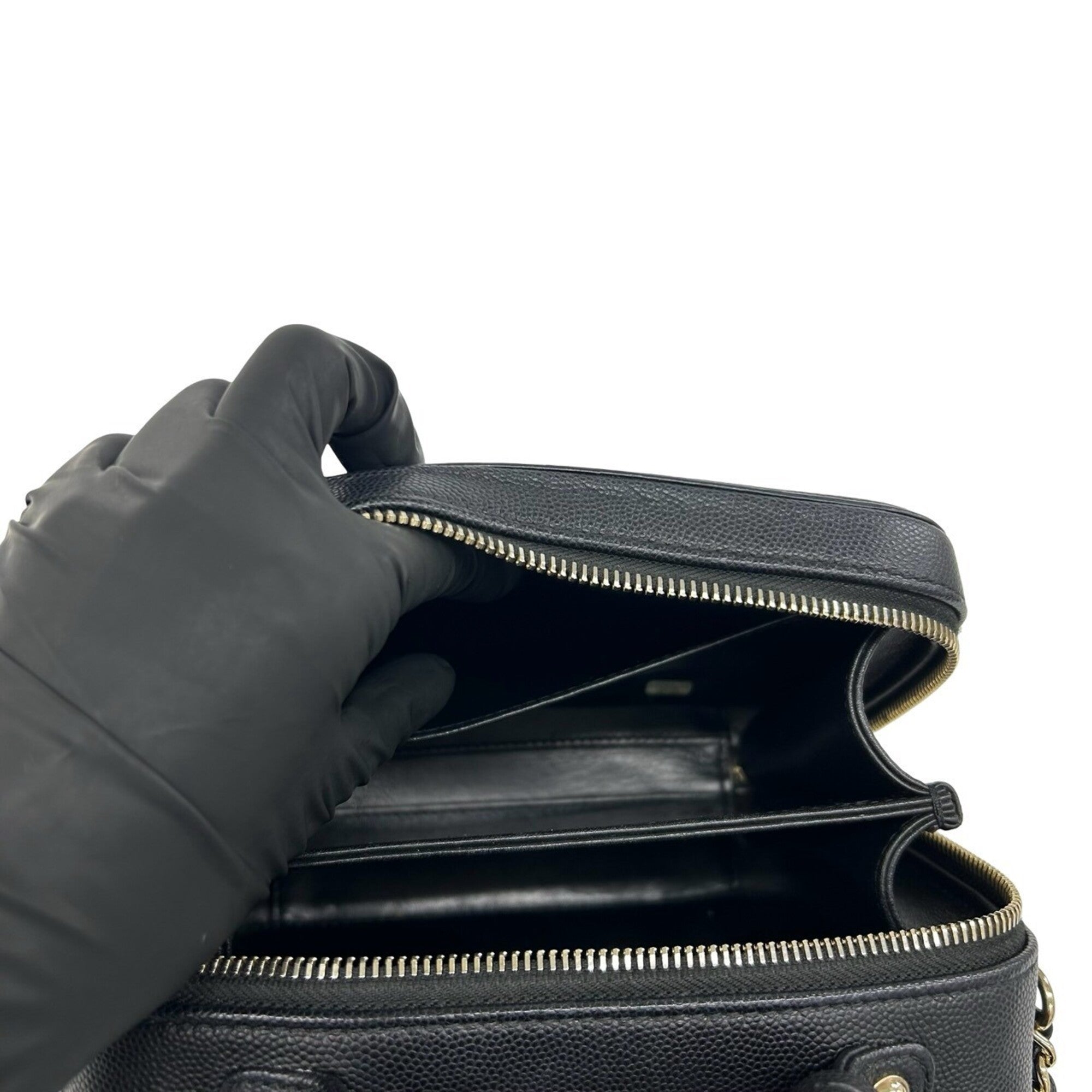 Chanel Black Grained Calfskin Handbag Shoulder Bag (Pre-Owned)