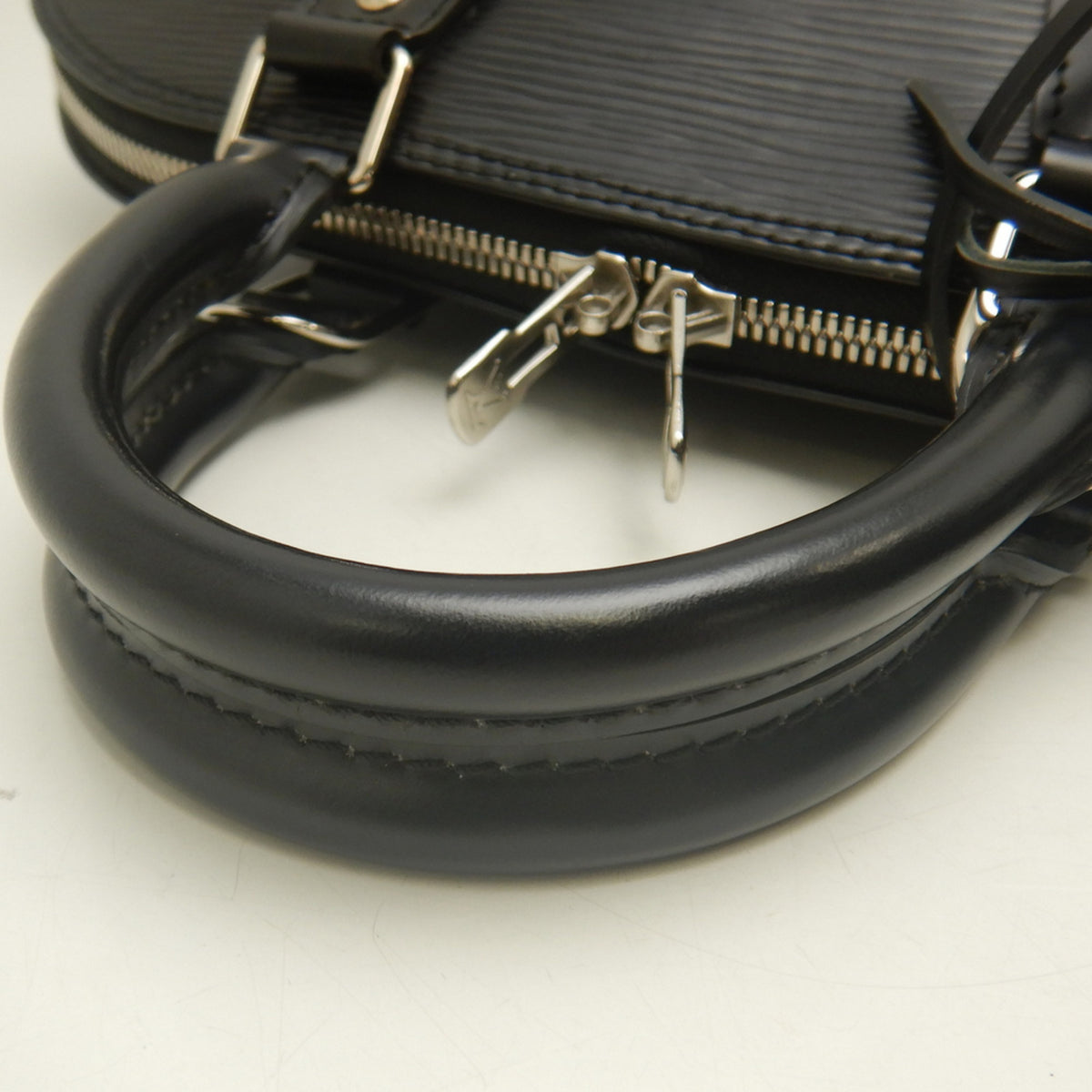 Louis Vuitton Noir Epi Leather Handbag (Pre-Owned)
