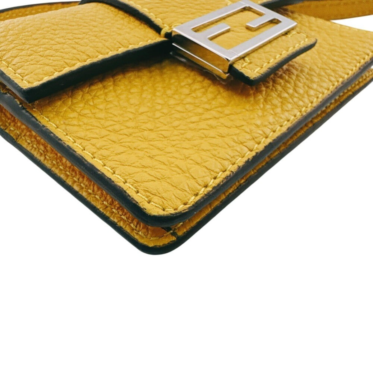 Fendi Baguette Yellow Leather Shoulder Bag (Pre-Owned)
