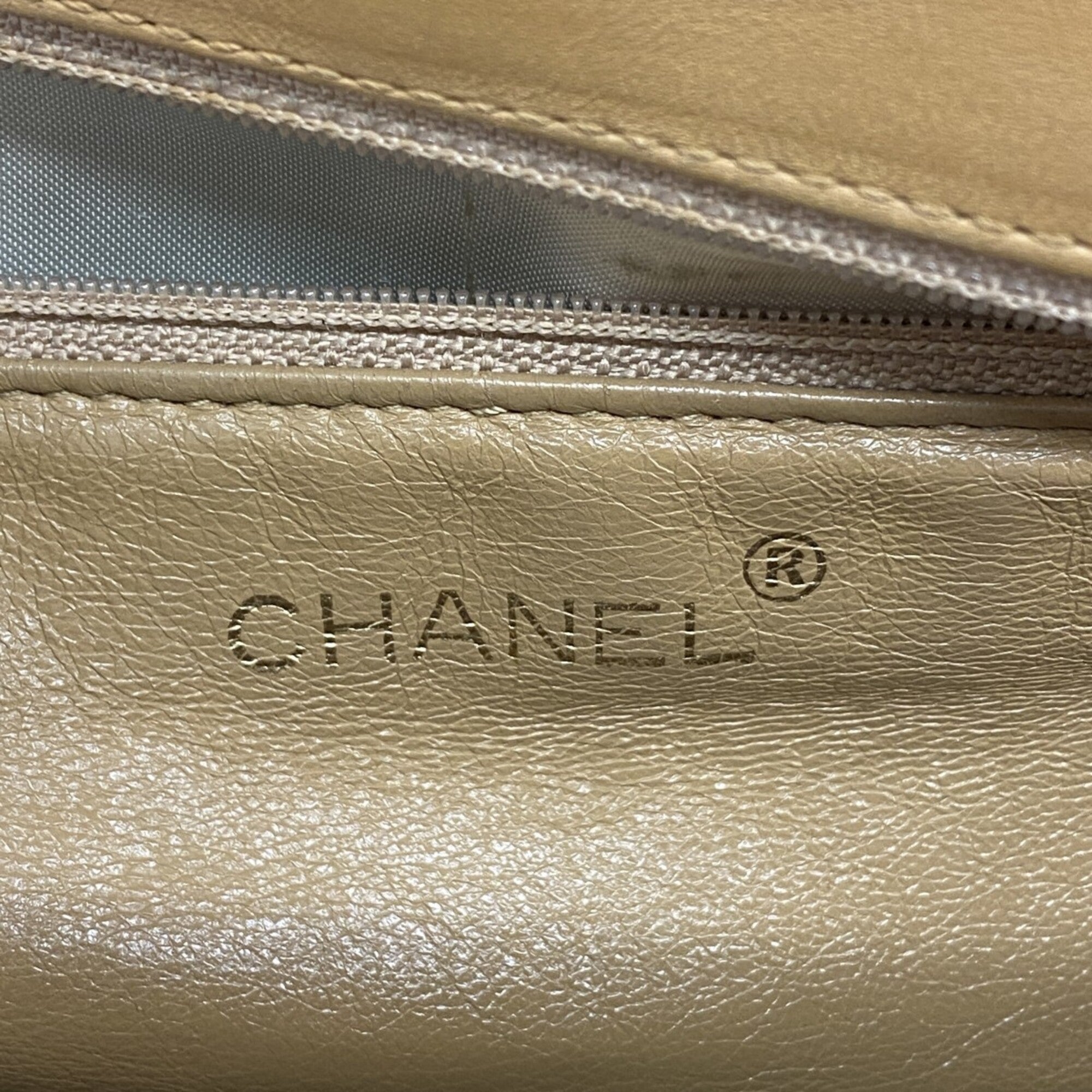 Chanel Brown Leather Handbag (Pre-Owned)