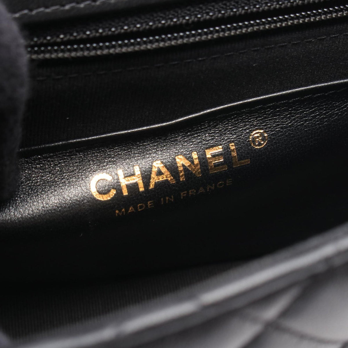 Chanel Black Leather Shoulder Bag (Pre-Owned)