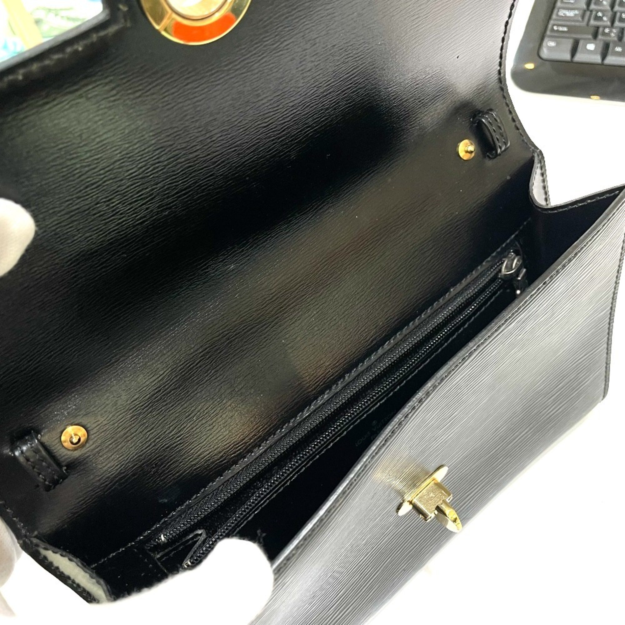 Louis Vuitton Noir Epi Leather Clutch Bag Pochette Shoulder Bag (Pre-Owned)