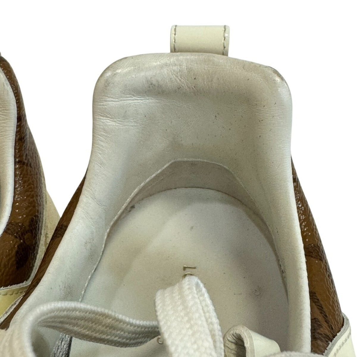 Louis Vuitton White Sneakers (Pre-Owned)