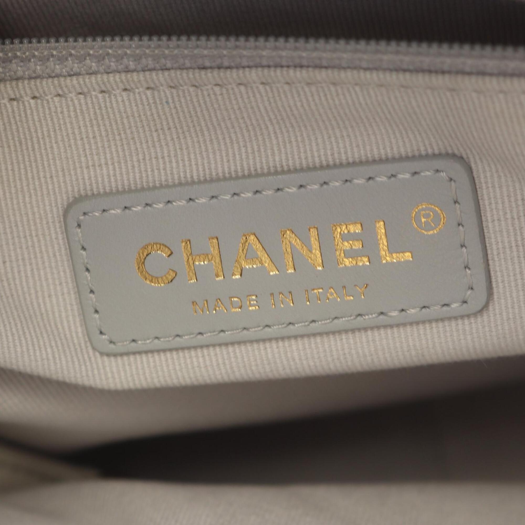 Chanel White Leather Handbag Shoulder Bag (Pre-Owned)