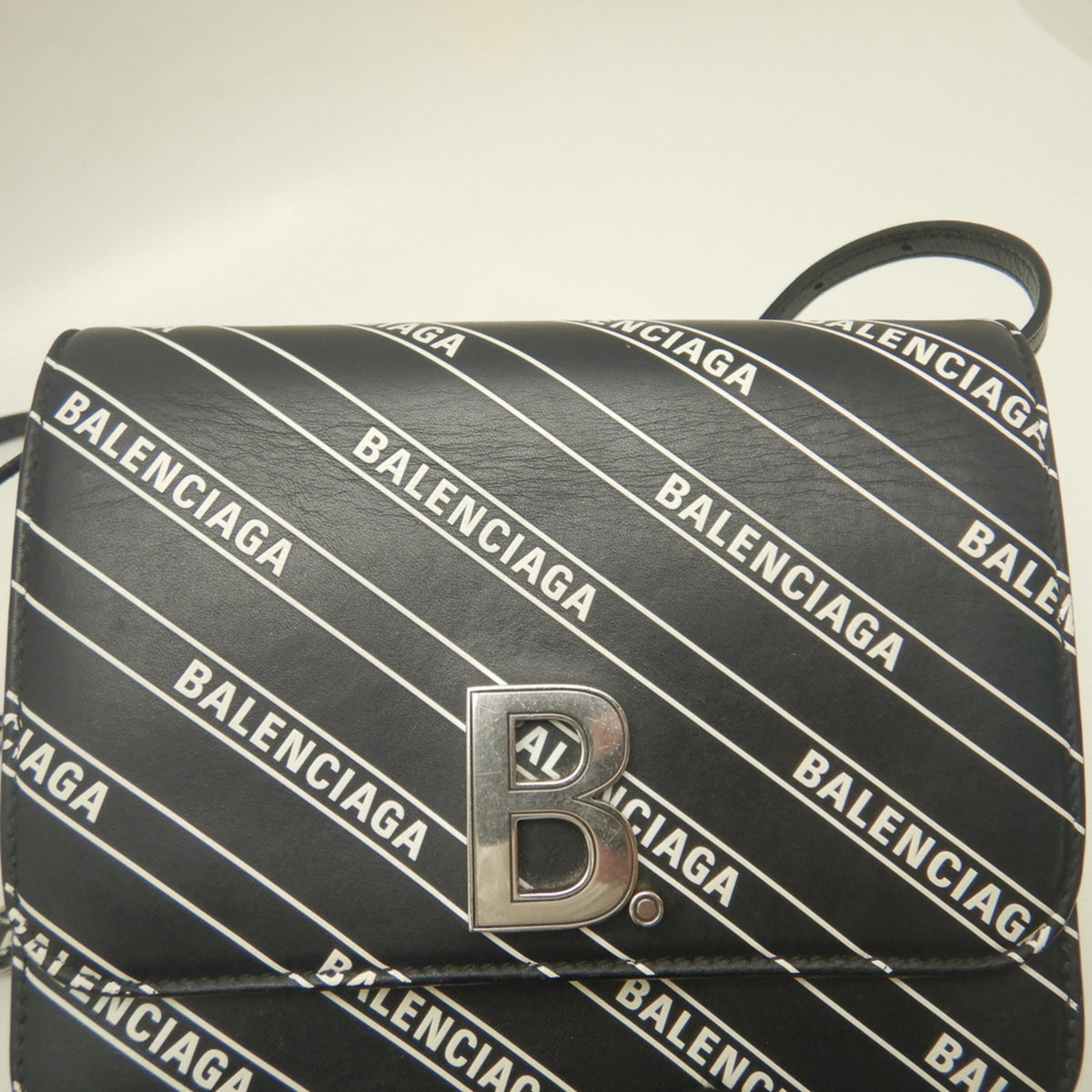 Balenciaga Black White Leather Shoulder Bag (Pre-Owned)