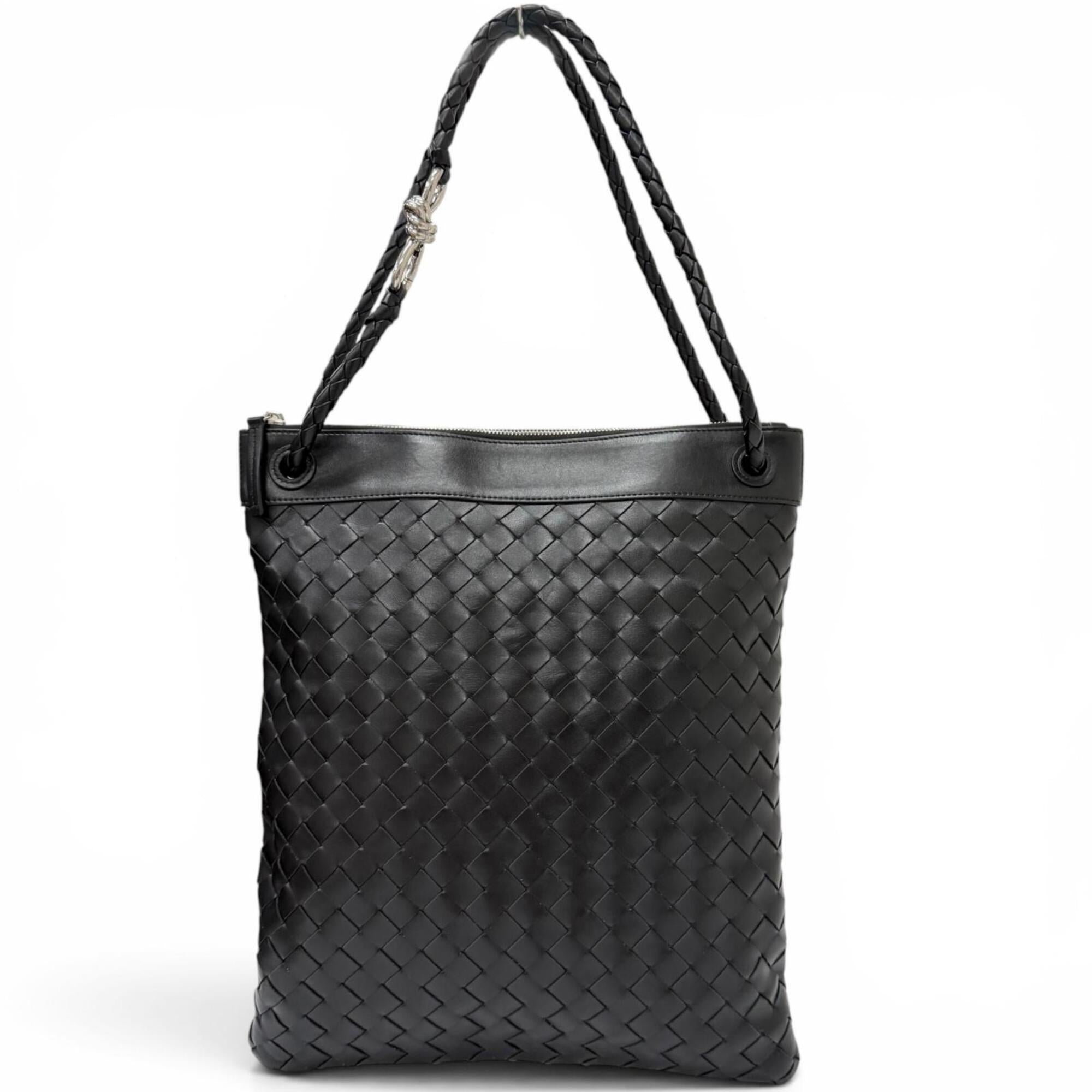 Bottega Veneta Black Leather Shoulder Bag (Pre-Owned)