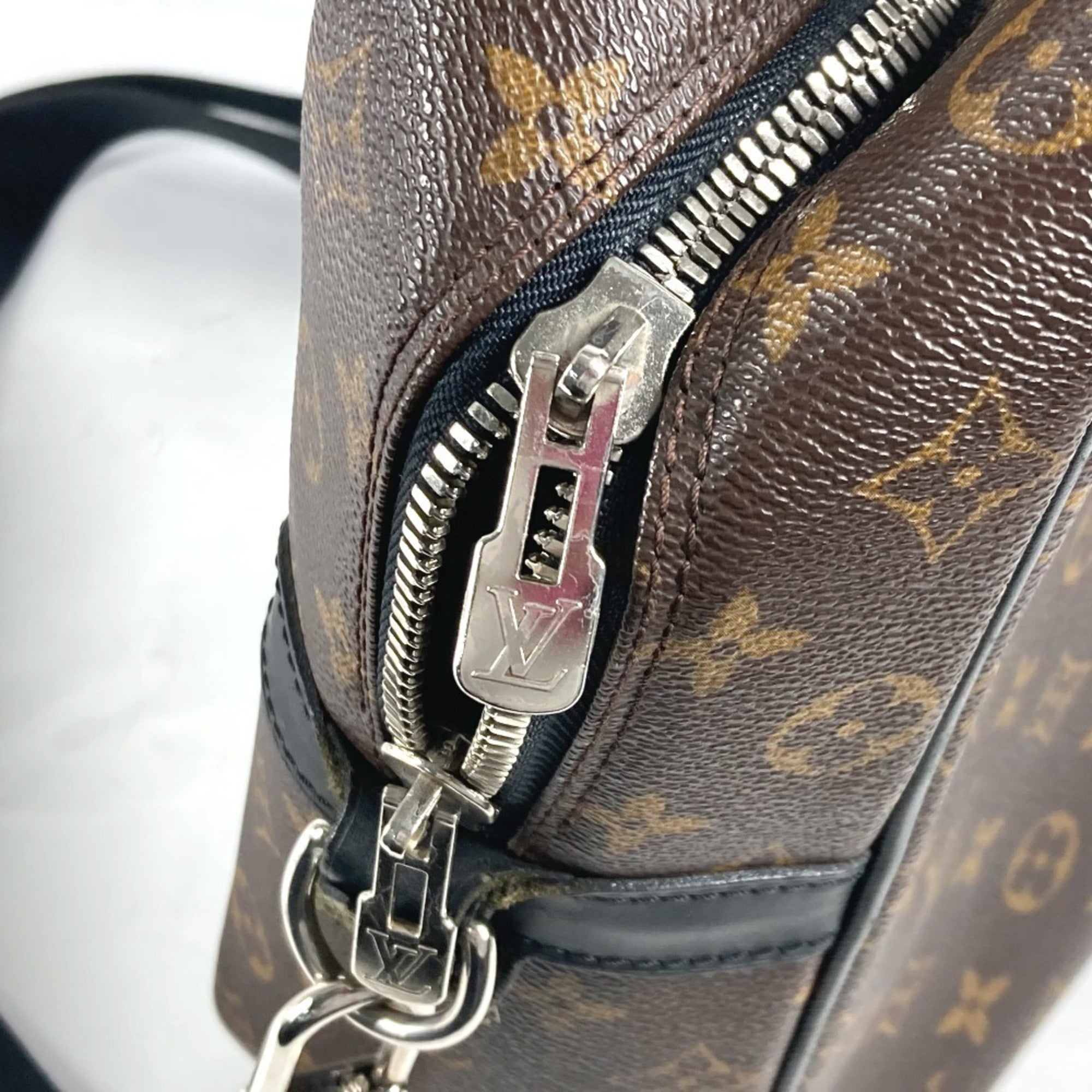 Louis Vuitton Black Brown Canvas Shoulder Bag (Pre-Owned)