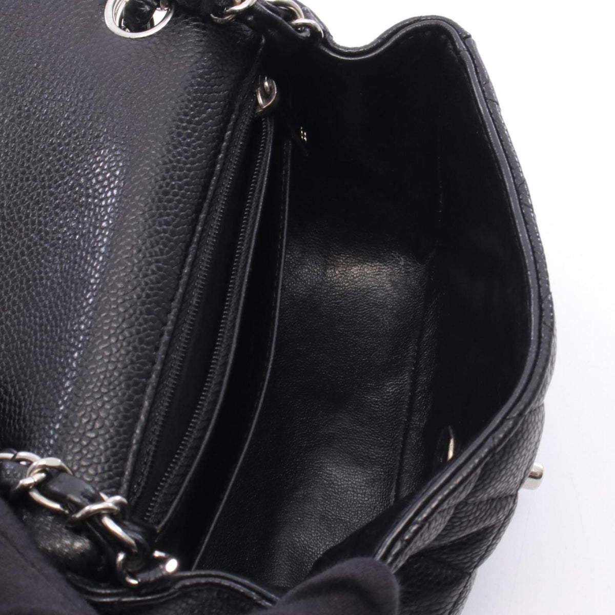 Chanel Black Grained Calfskin Handbag Shoulder Bag (Pre-Owned)