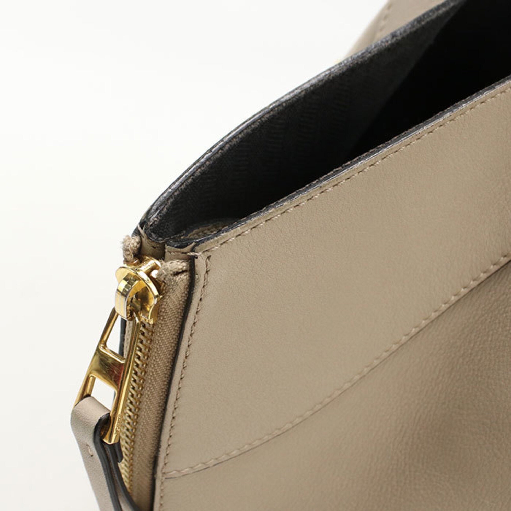 Loewe Beige Leather Handbag (Pre-Owned)