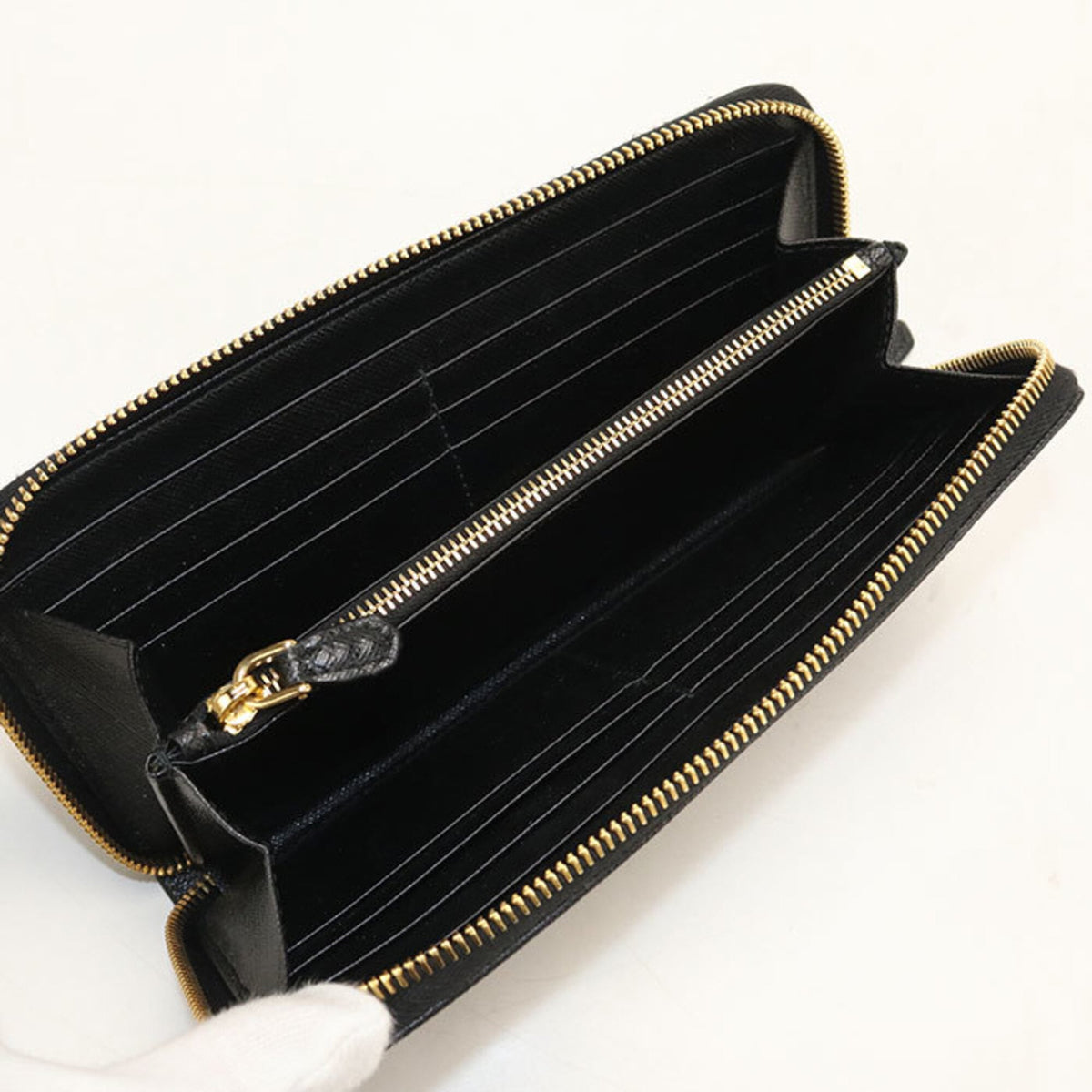 Prada Black Leather Long Wallet (Bi-Fold) (Pre-Owned)