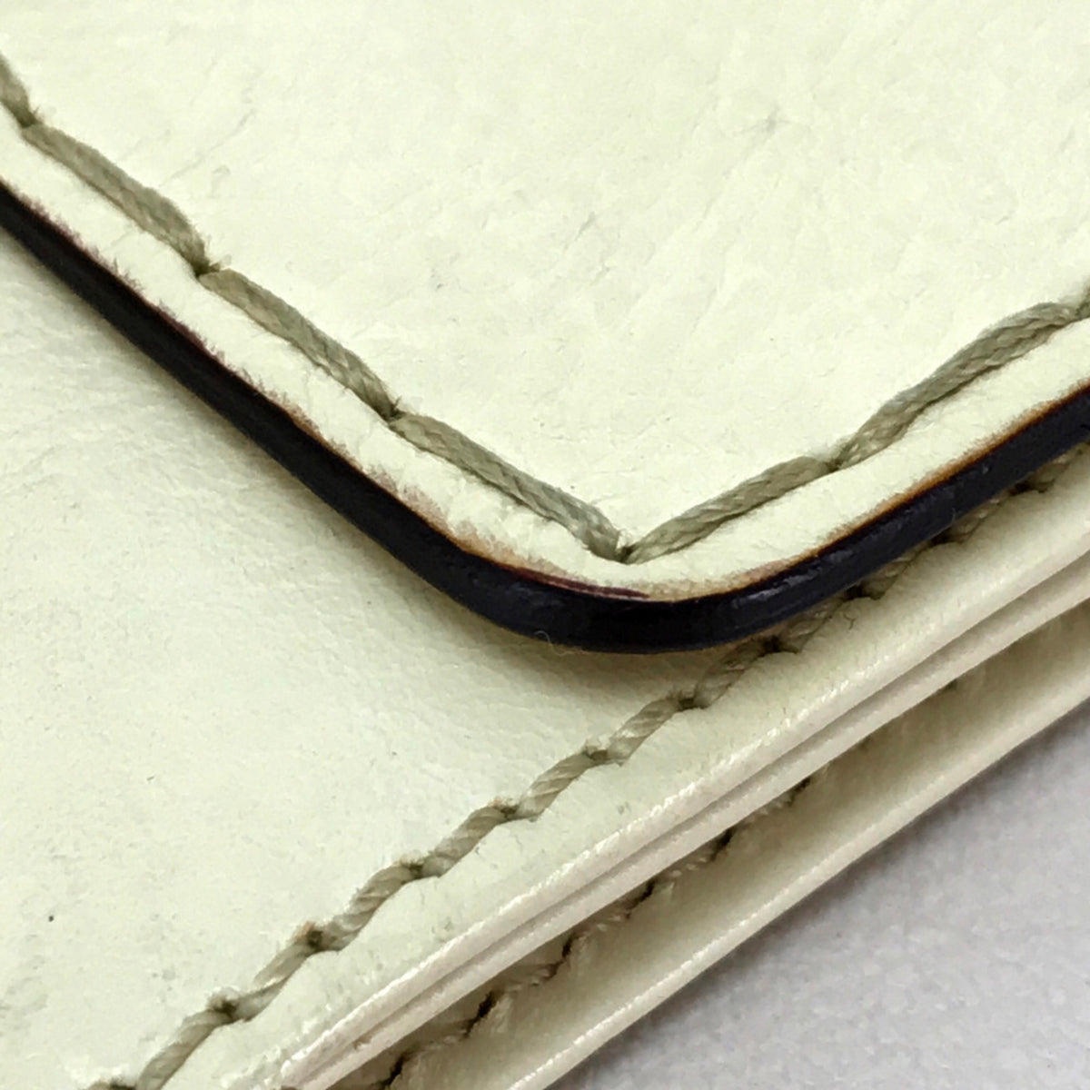 Chloé Beige Leather Wallet (Bi-Fold) (Pre-Owned)