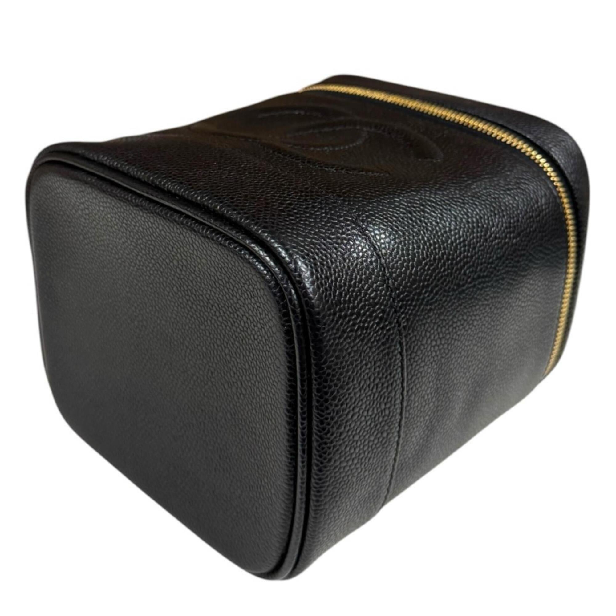 Chanel Black Grained Calfskin Handbag (Pre-Owned)
