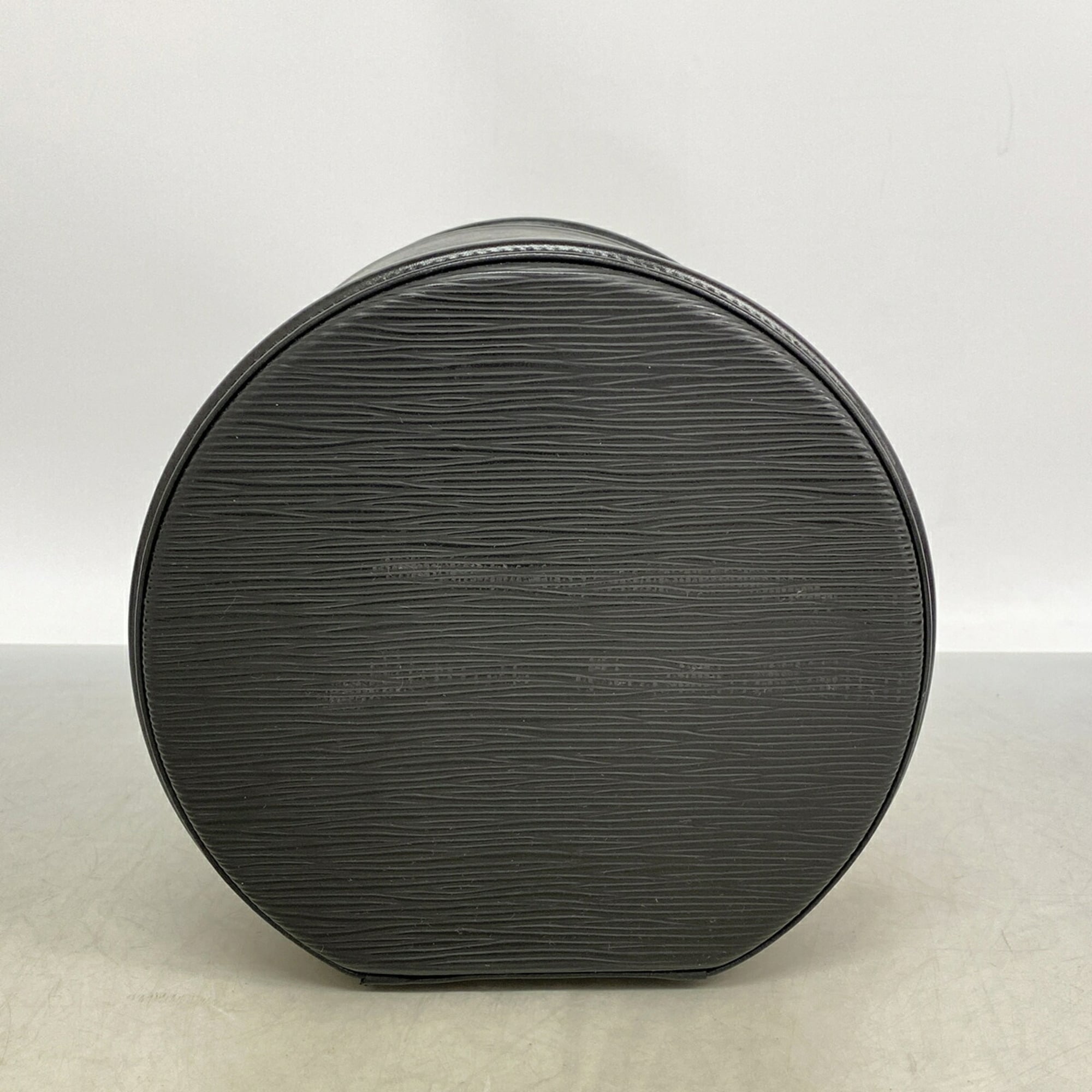 Louis Vuitton Noir Handbag (Pre-Owned)
