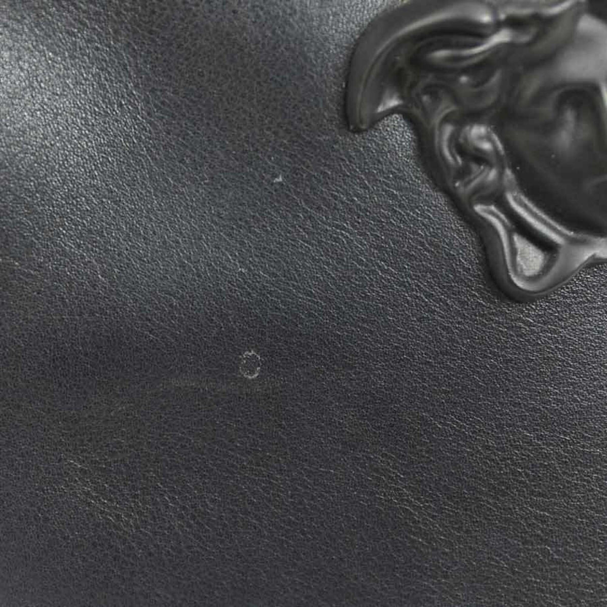 Versace Black Leather Shoulder Bag (Pre-Owned)