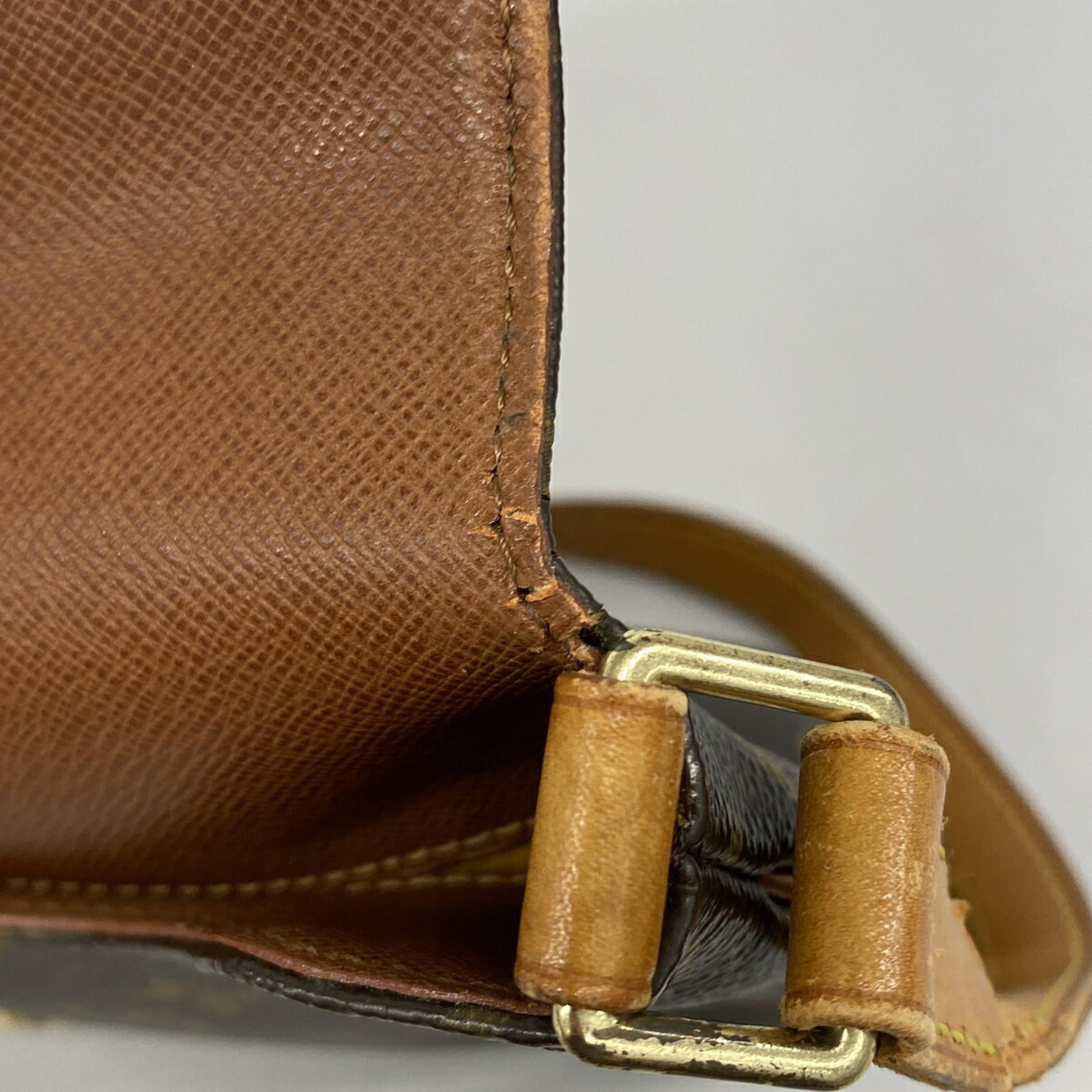 Louis Vuitton Brown Shoulder Bag (Pre-Owned)