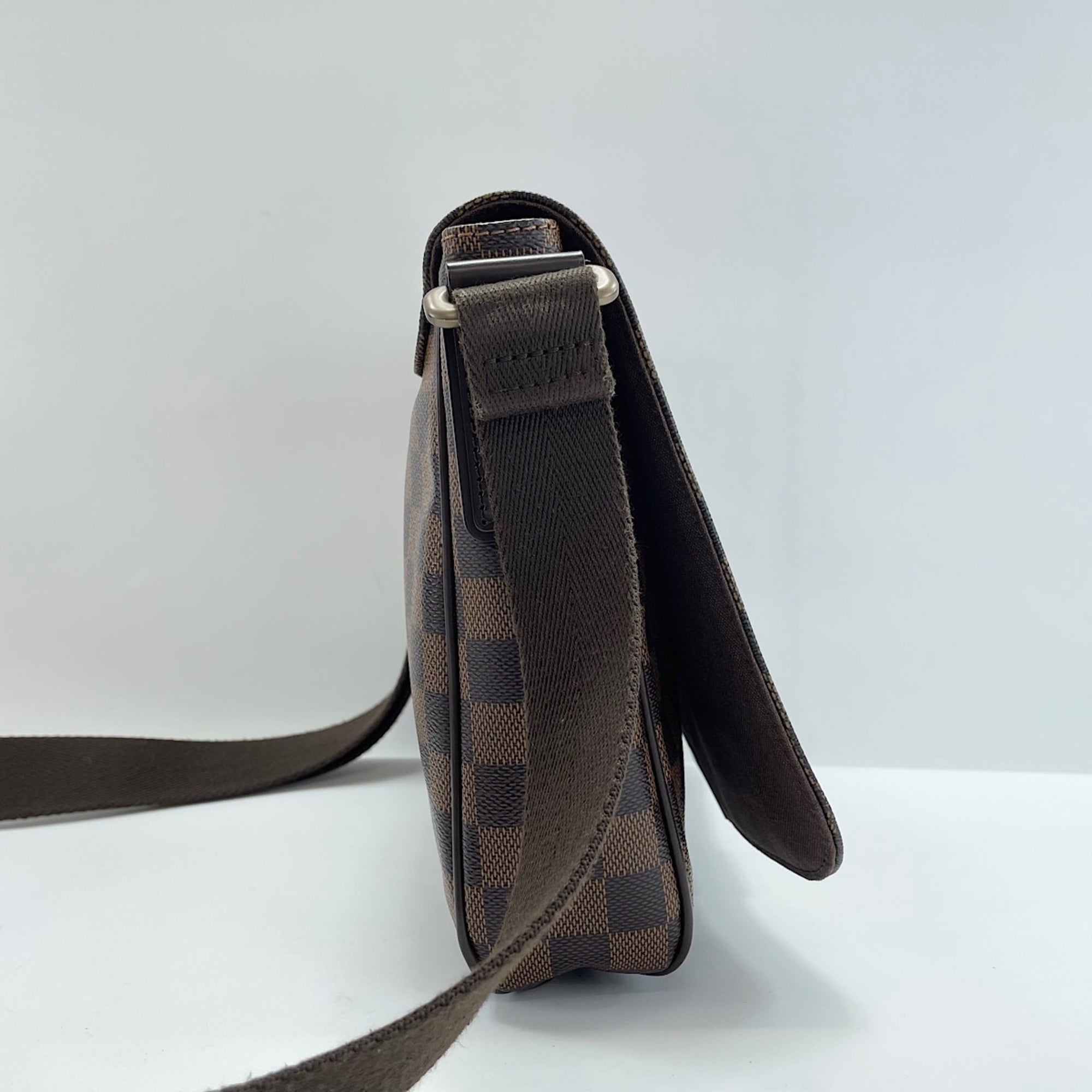 Louis Vuitton Brown Shoulder Bag (Pre-Owned)