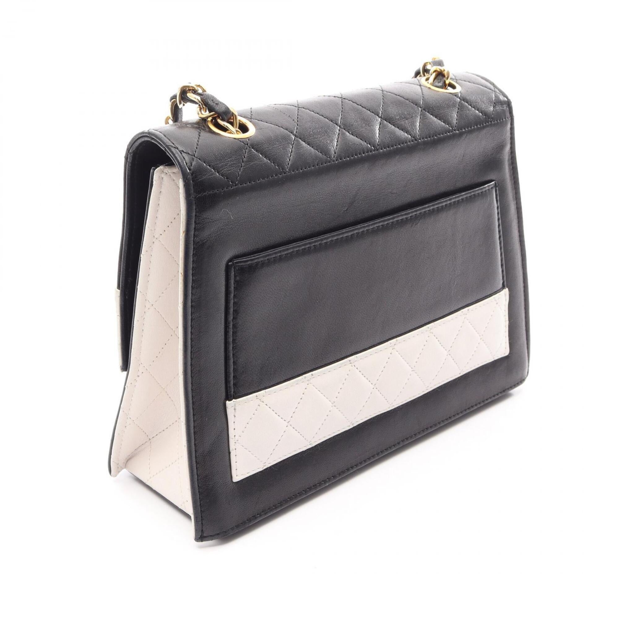 Chanel Black White Leather Handbag Shoulder Bag (Pre-Owned)