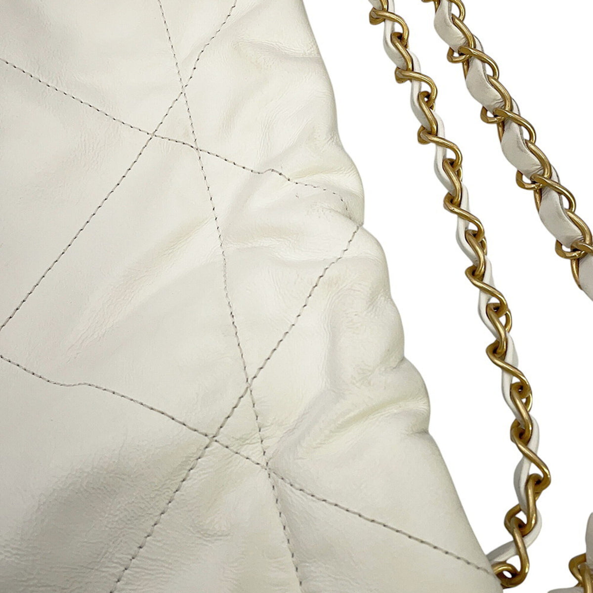 Chanel Matelasse White Leather Handbag (Pre-Owned)
