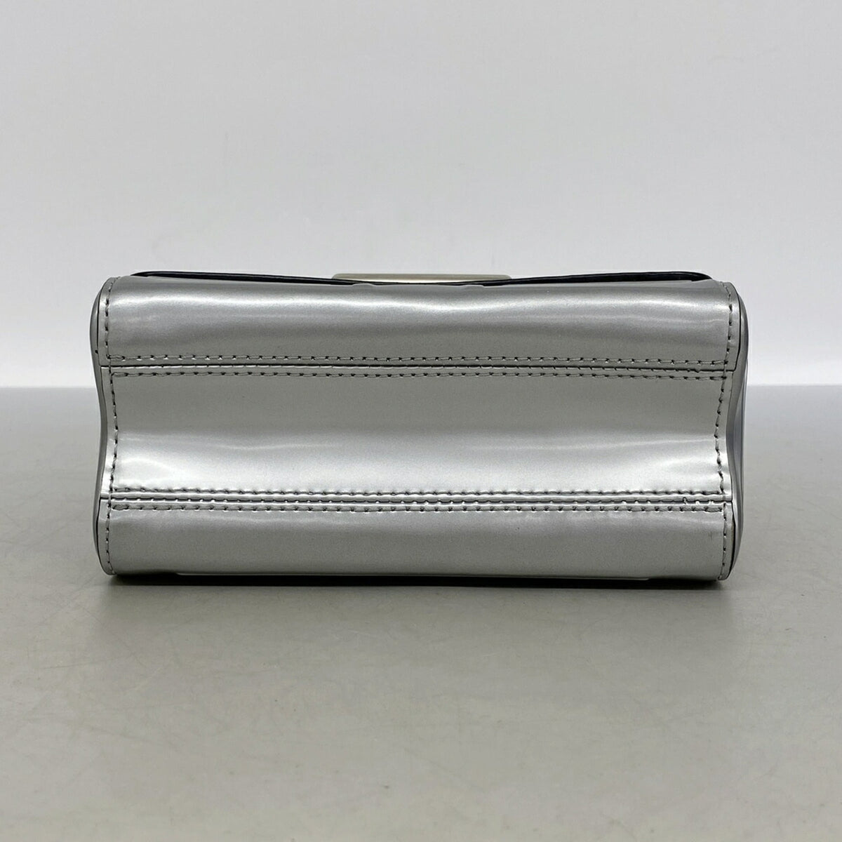 Louis Vuitton Silver Shoulder Bag (Pre-Owned)