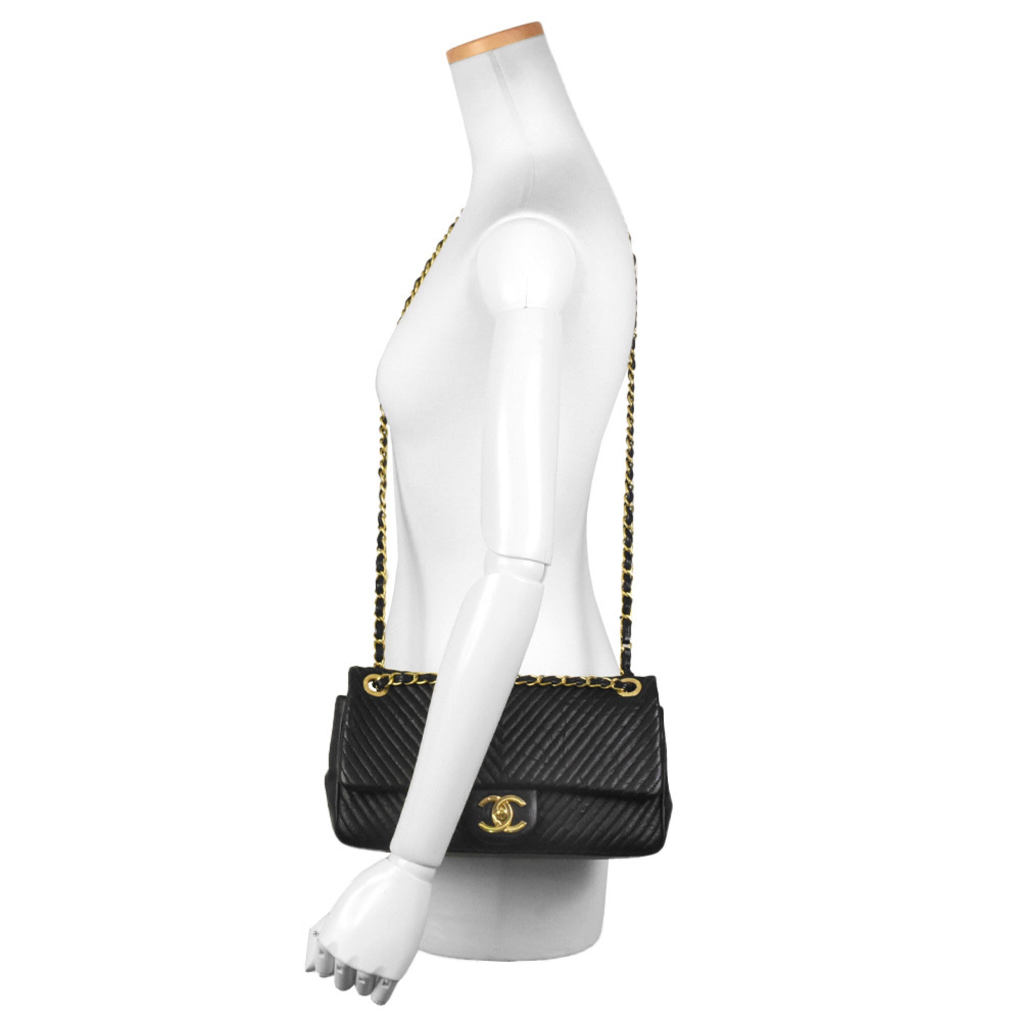 Chanel Chevron (V Stitch) Black Leather Shoulder Bag (Pre-Owned)