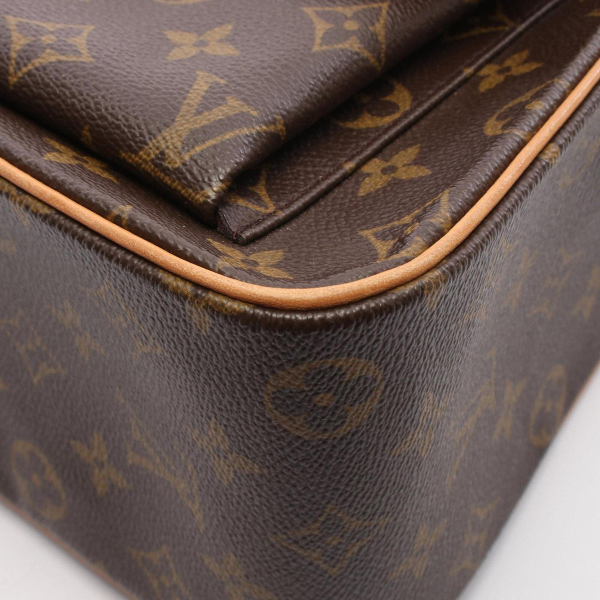 Louis Vuitton Brown Monogram Monogram Handbag (Pre-Owned)