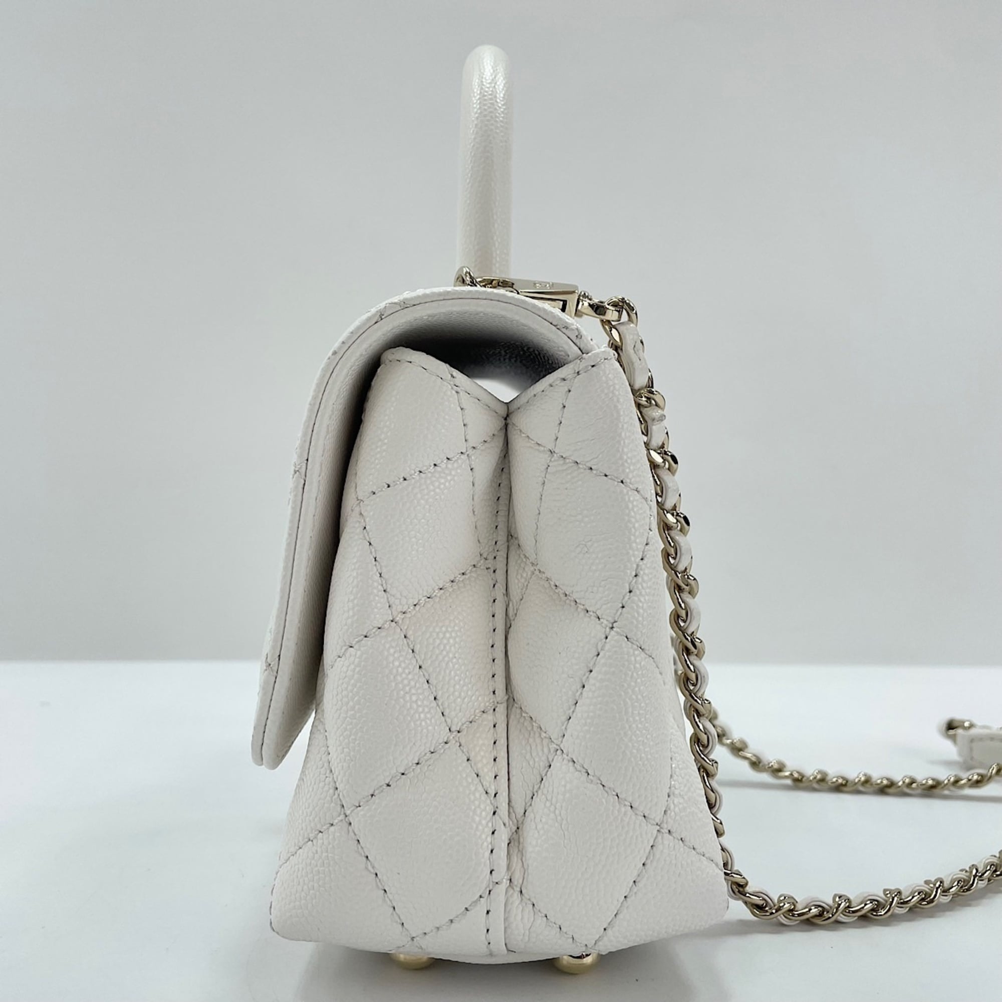Chanel White Handbag (Pre-Owned)
