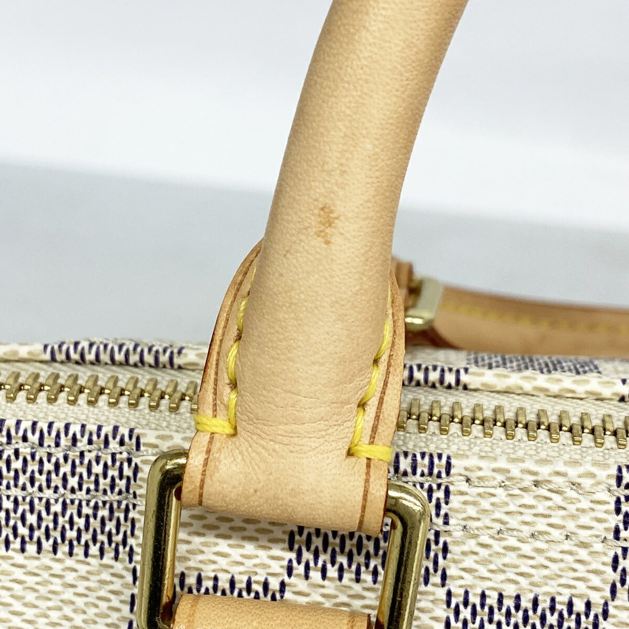 Louis Vuitton White Handbag (Pre-Owned)