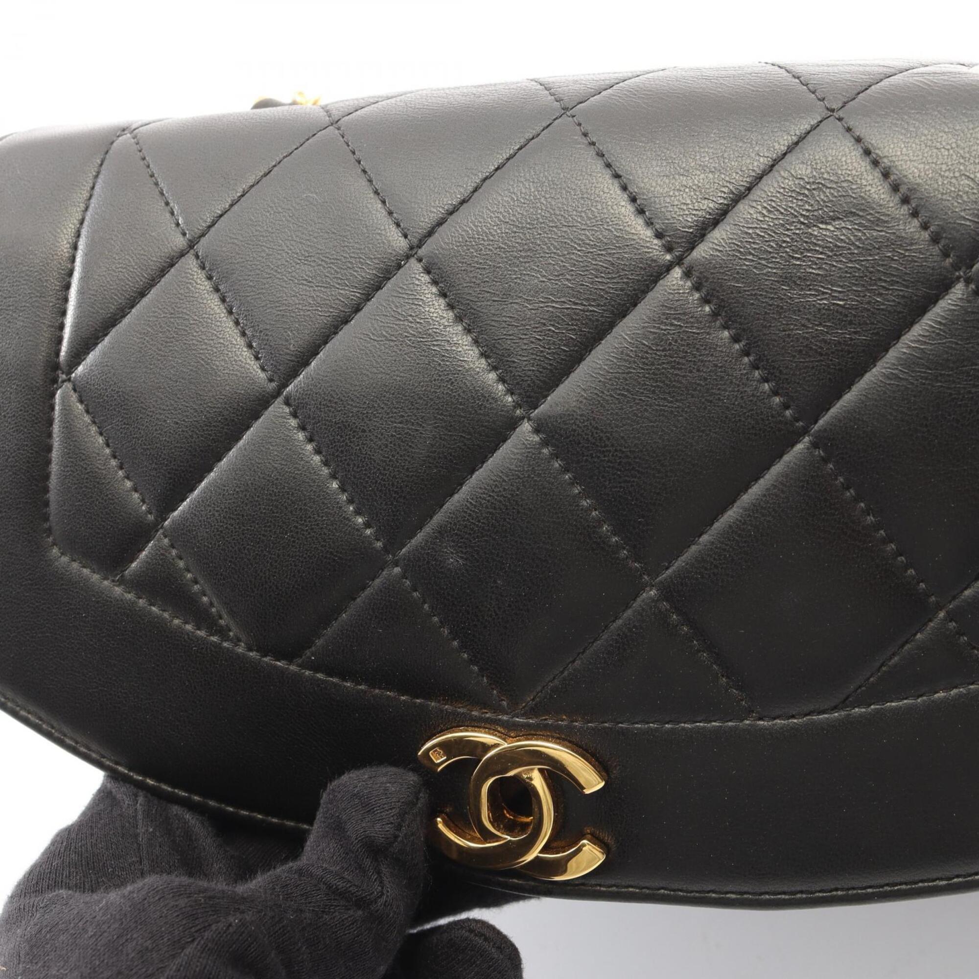 Chanel Matelasse Black Leather Handbag Shoulder Bag (Pre-Owned)