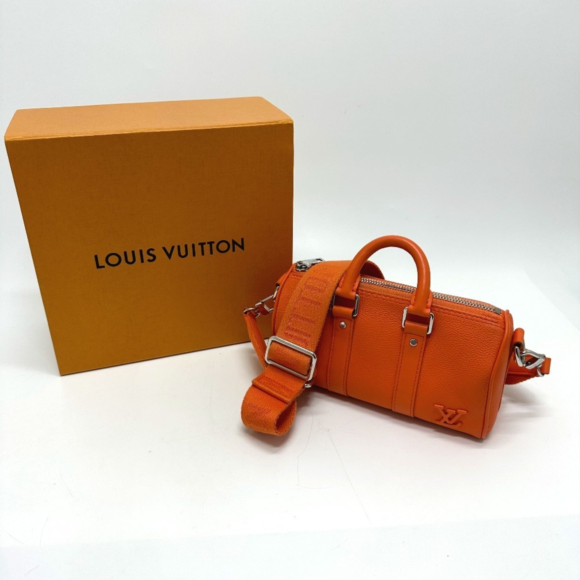 Louis Vuitton Orange Leather Shoulder Bag (Pre-Owned)
