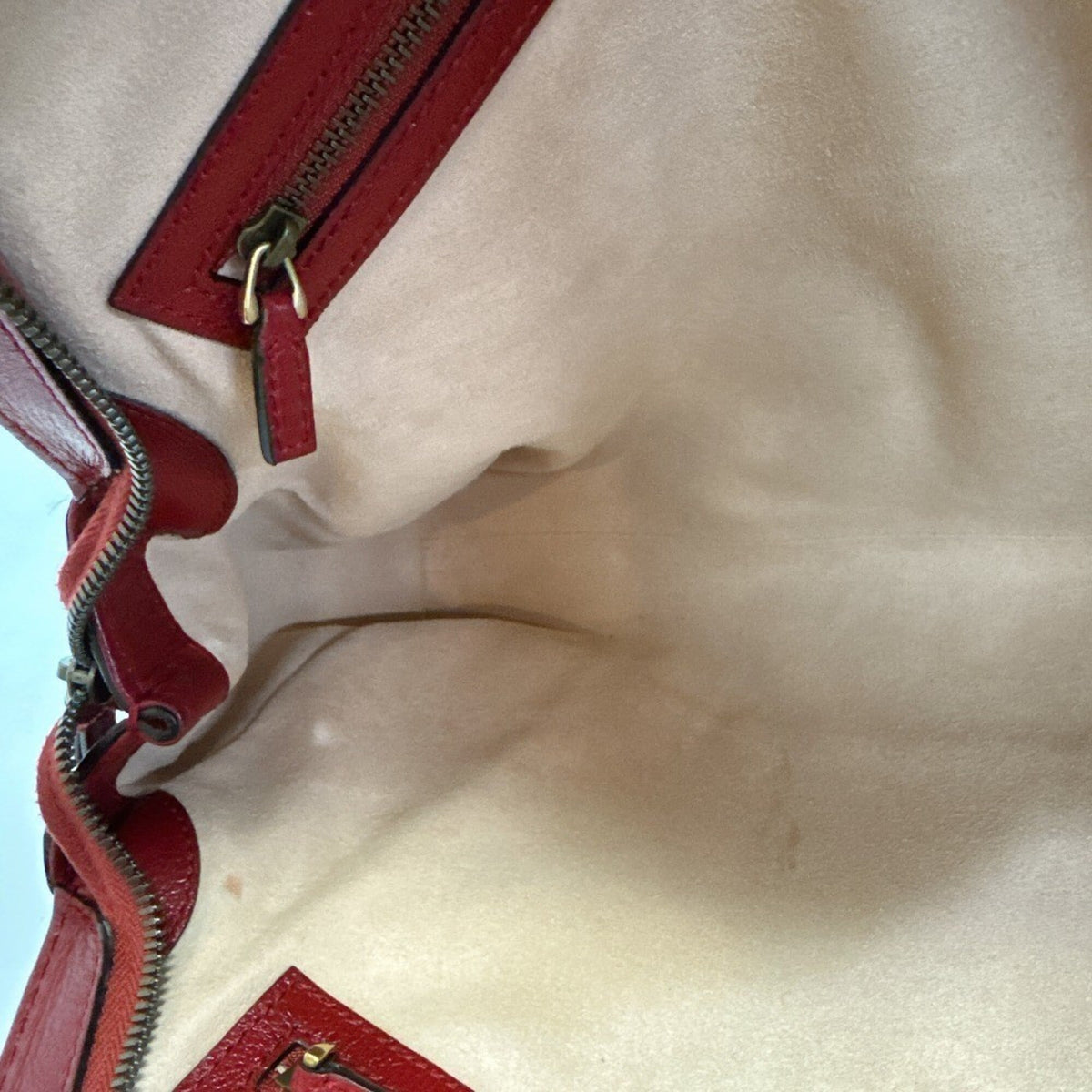 Gucci Red Color Leather Handbag (Pre-Owned)
