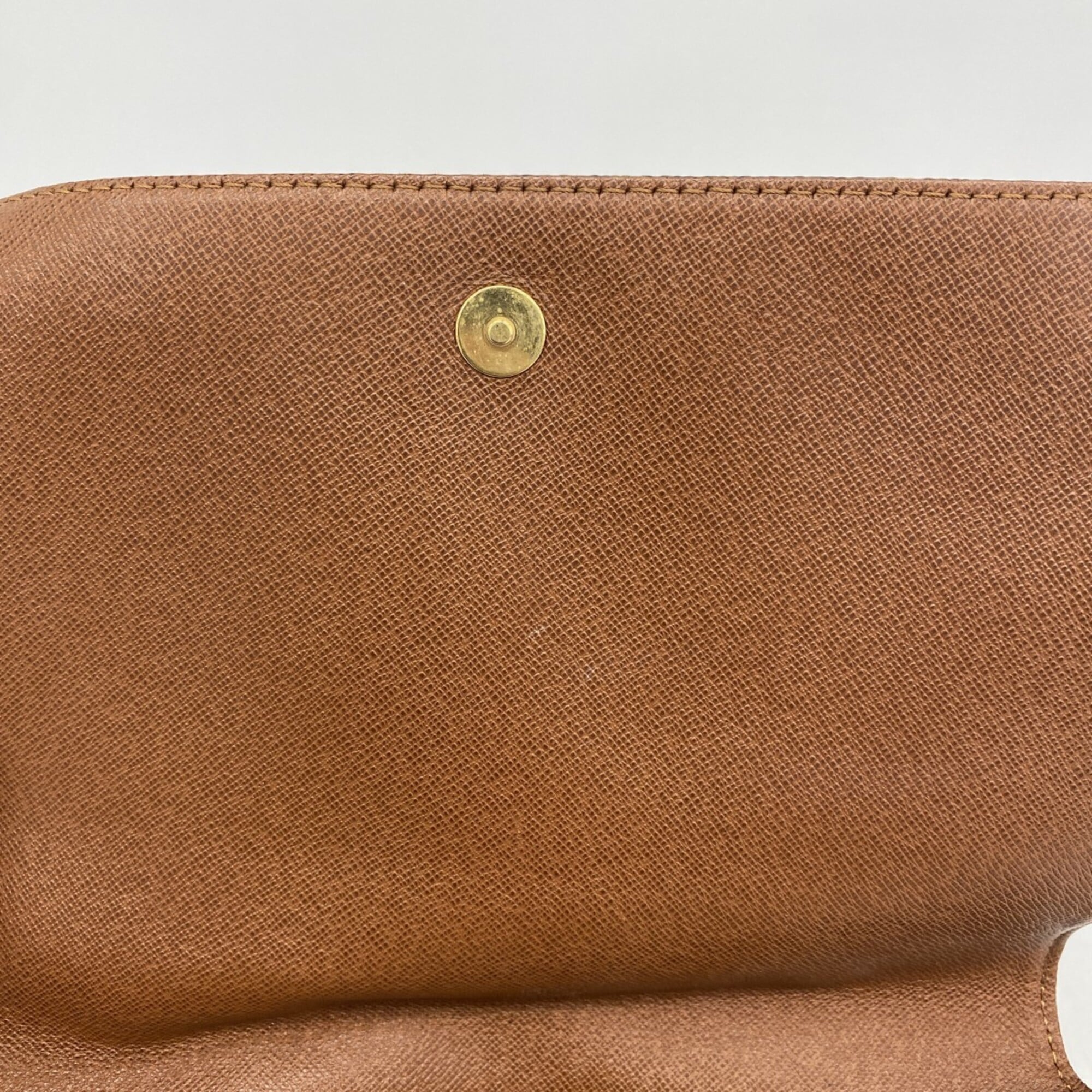 Louis Vuitton Brown Shoulder Bag (Pre-Owned)