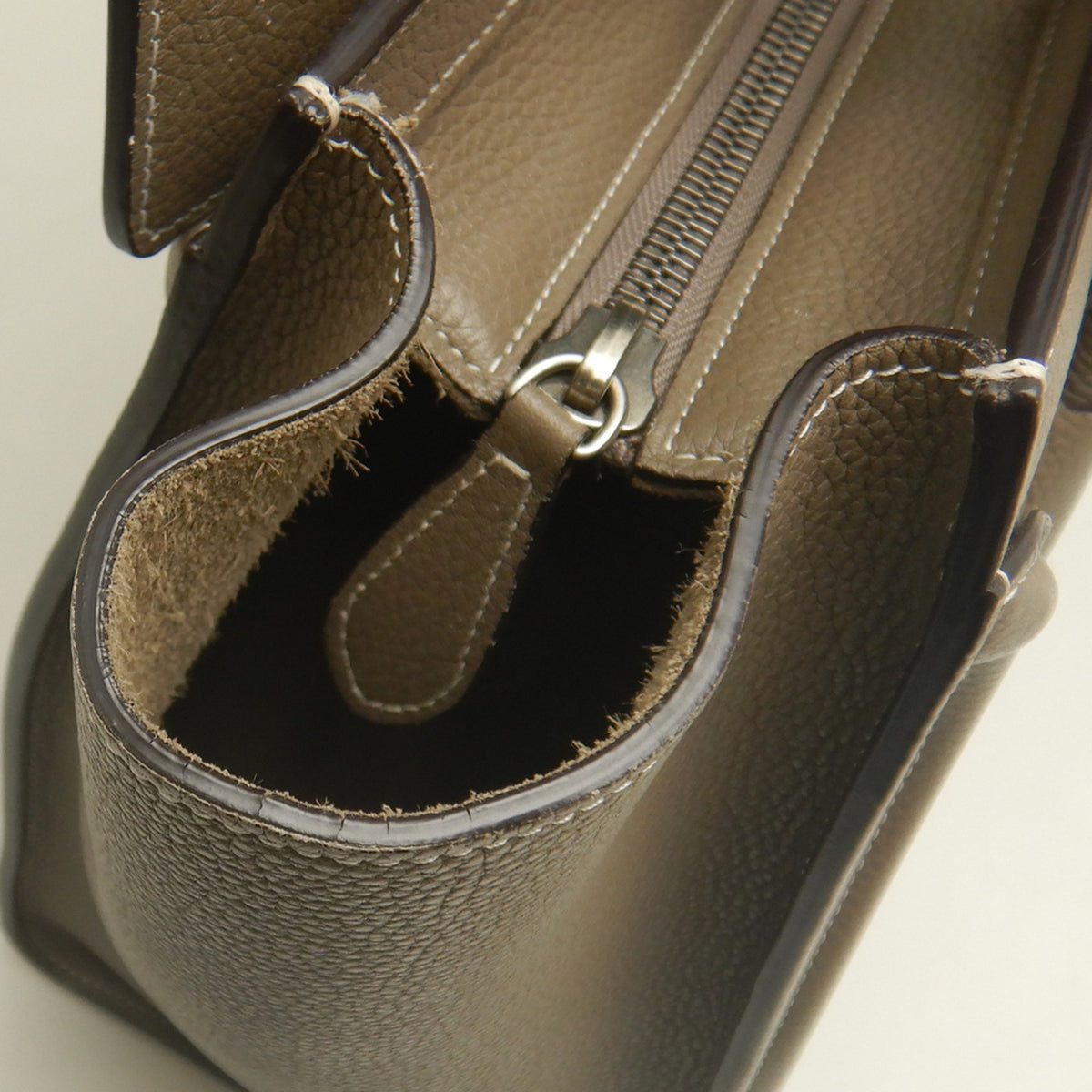 Celine Silver Leather Handbag (Pre-Owned)