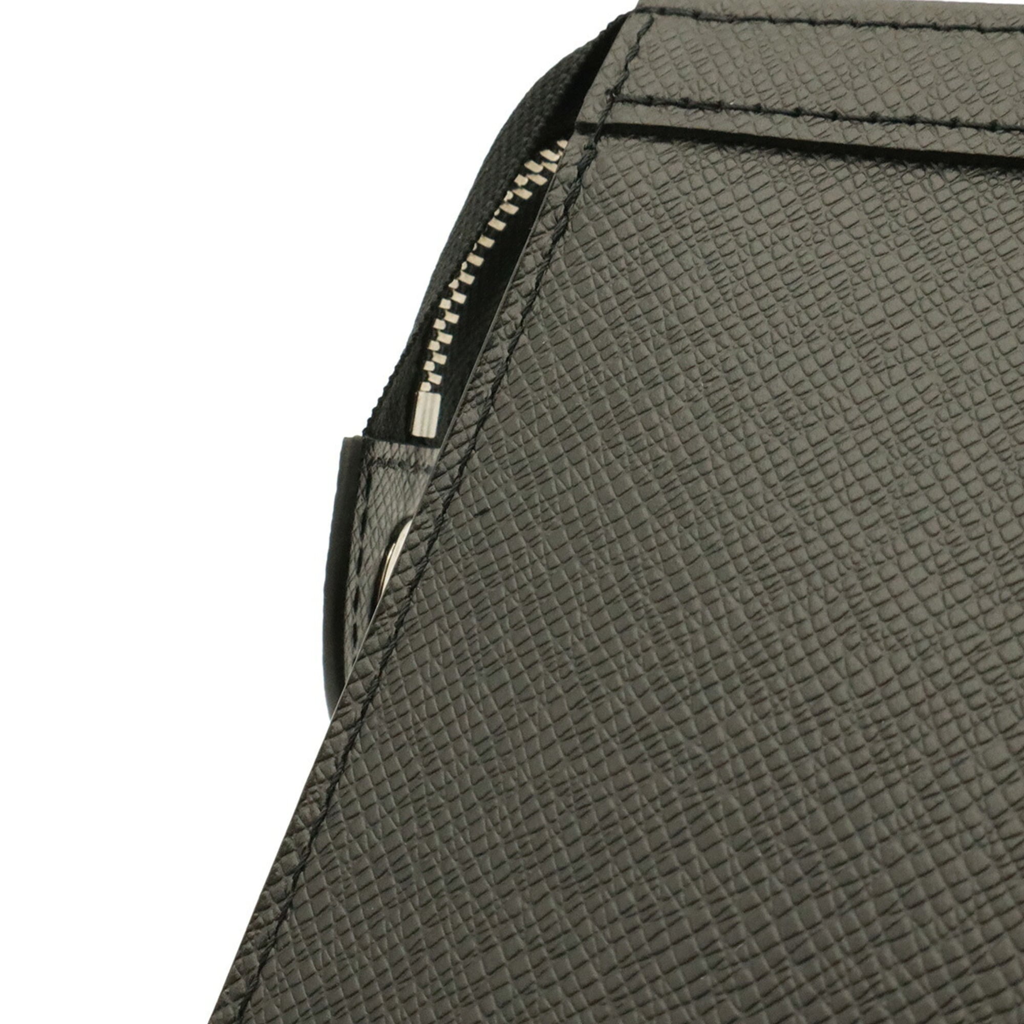 Louis Vuitton Noir Taiga Leather Leather Clutch Bag Pochette (Pre-Owned)
