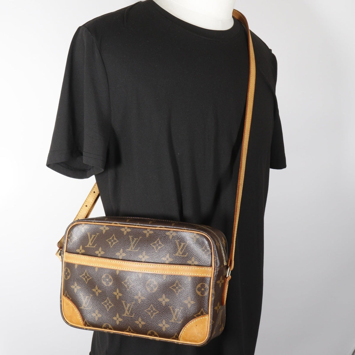 Louis Vuitton Monogram Brown Monogram Shoulder Bag (Pre-Owned)