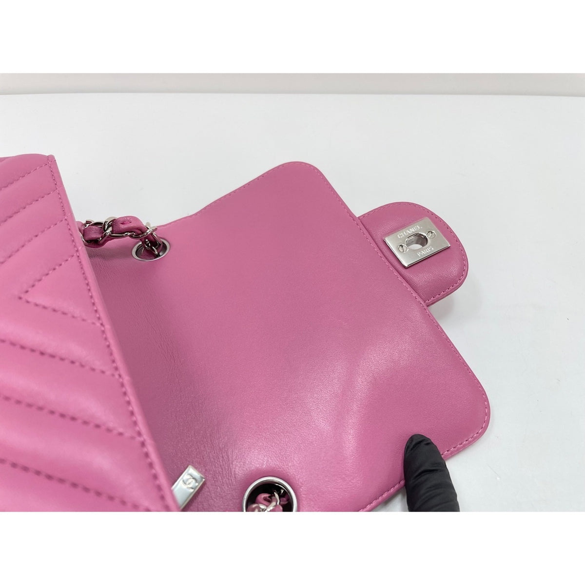 Chanel Pink Shoulder Bag (Pre-Owned)