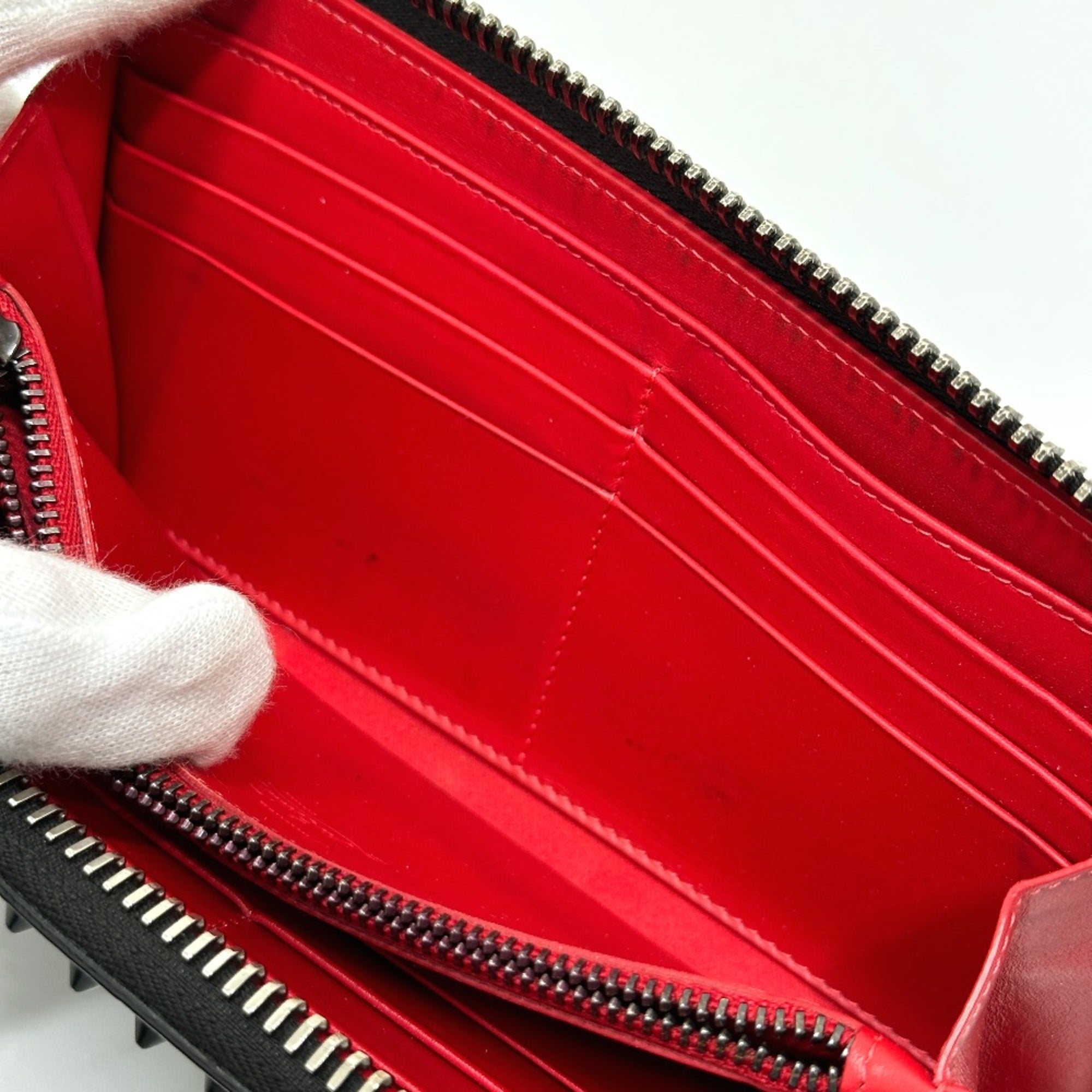 Christian Louboutin Black Leather Long Wallet (Bi-Fold) (Pre-Owned)