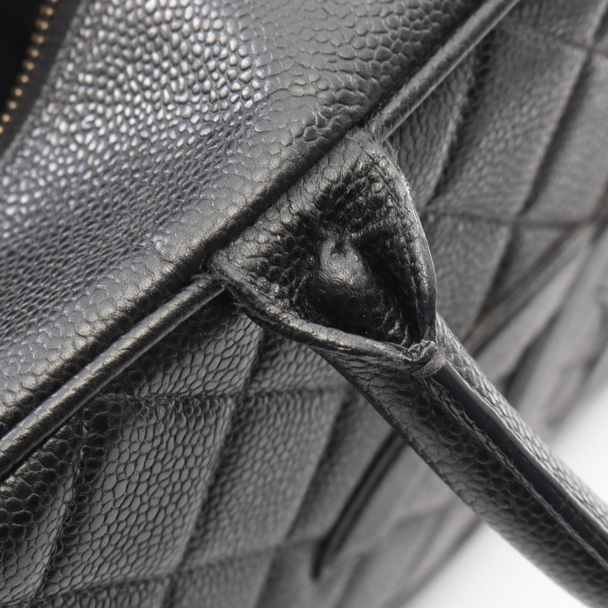 Chanel Matelasse Black Grained Calfskin Handbag (Pre-Owned)