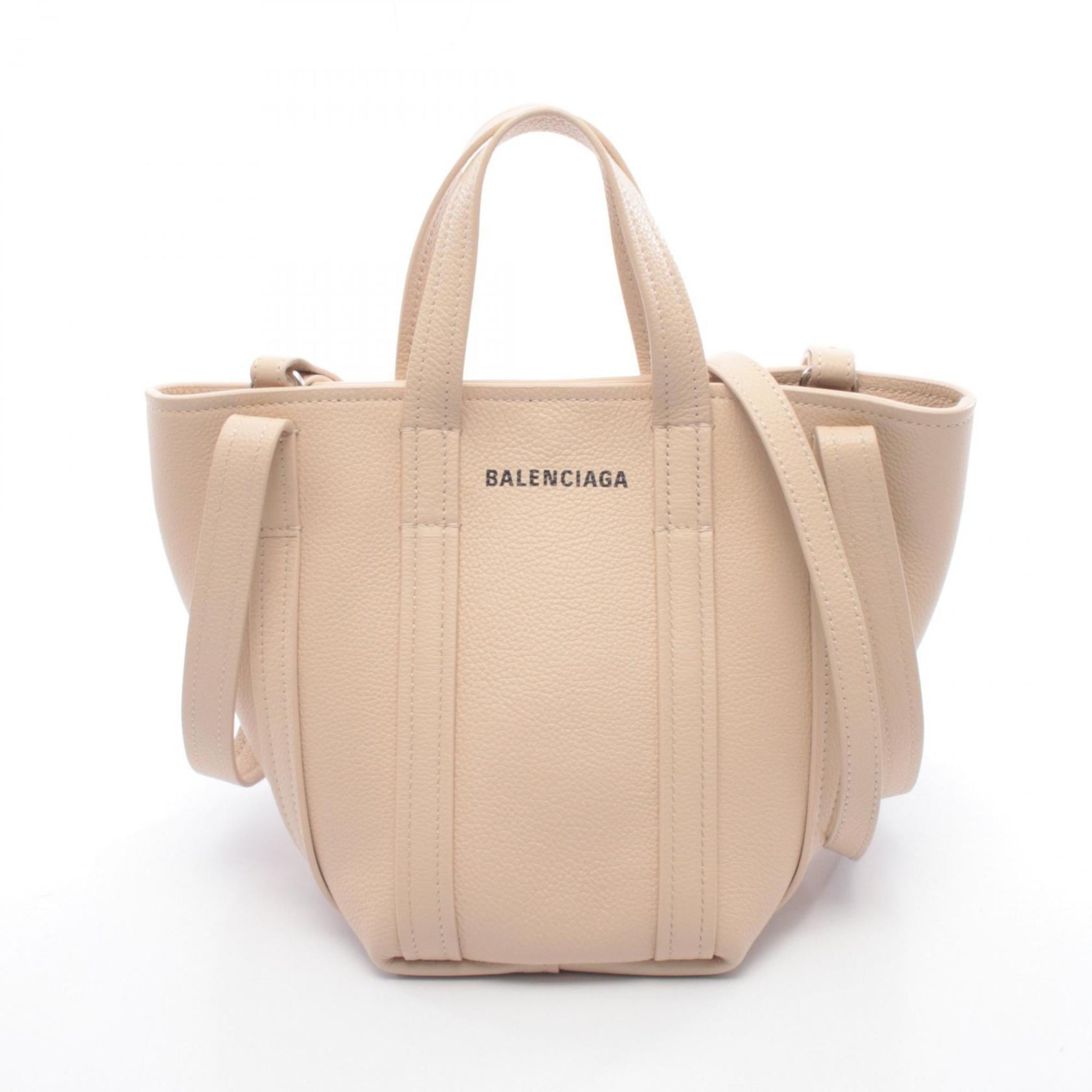 Balenciaga Ivory Leather Handbag (Pre-Owned)