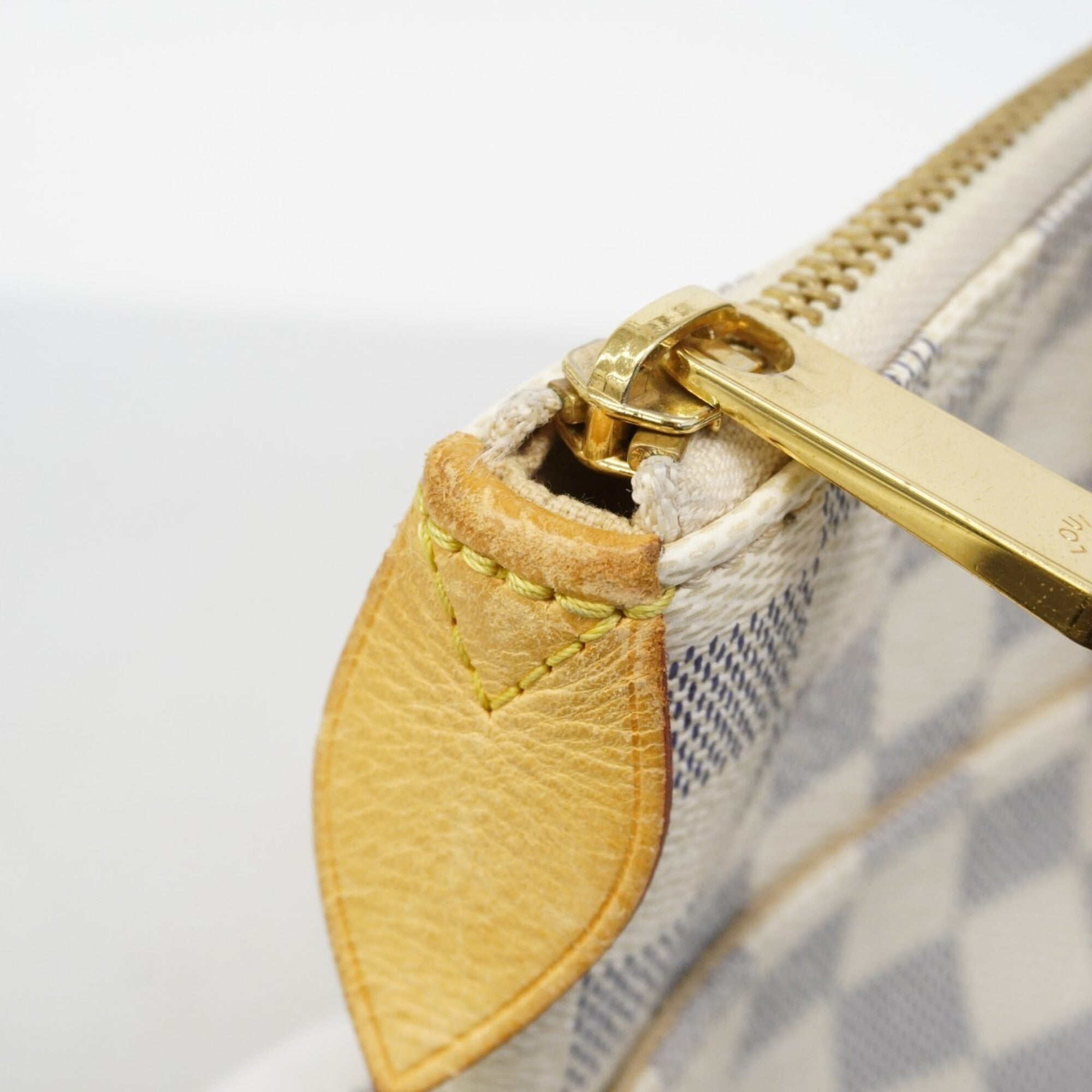 Louis Vuitton White Tote Bag (Pre-Owned)