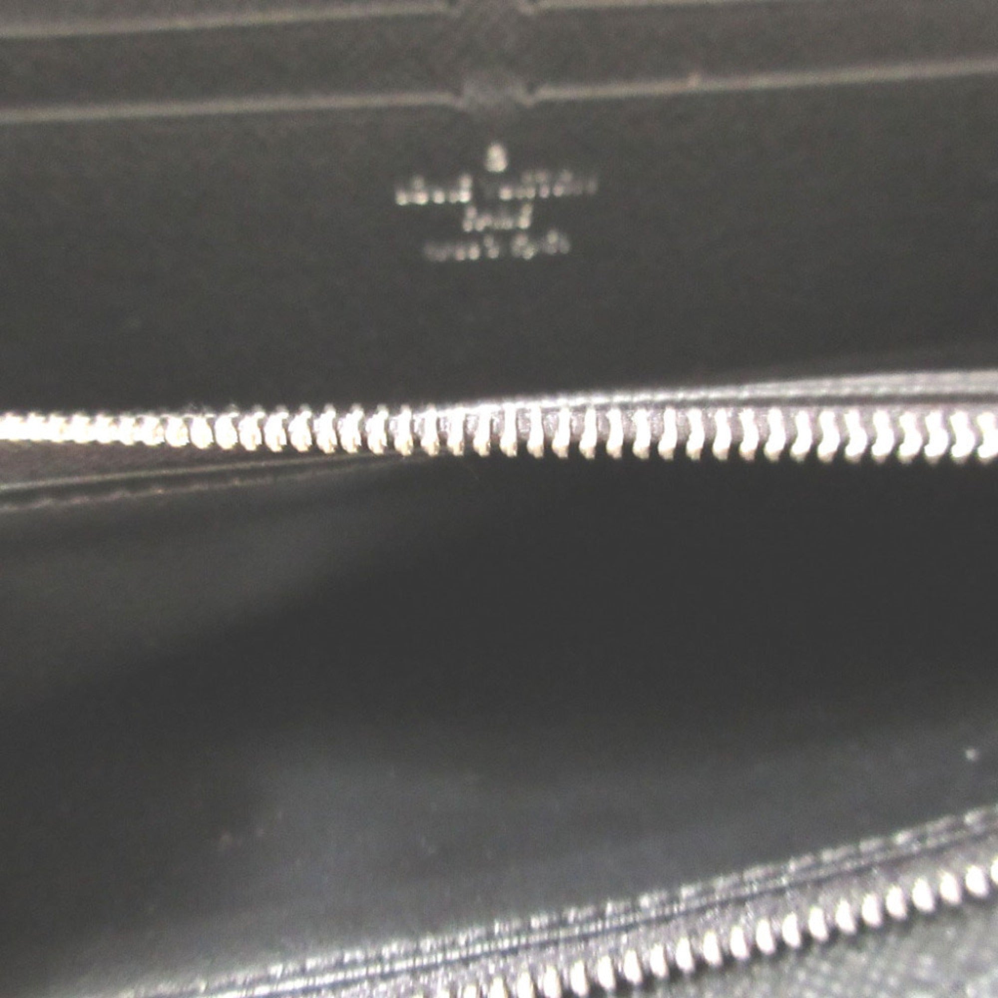 Louis Vuitton Black Taiga Leather Long Wallet (Bi-Fold) (Pre-Owned)