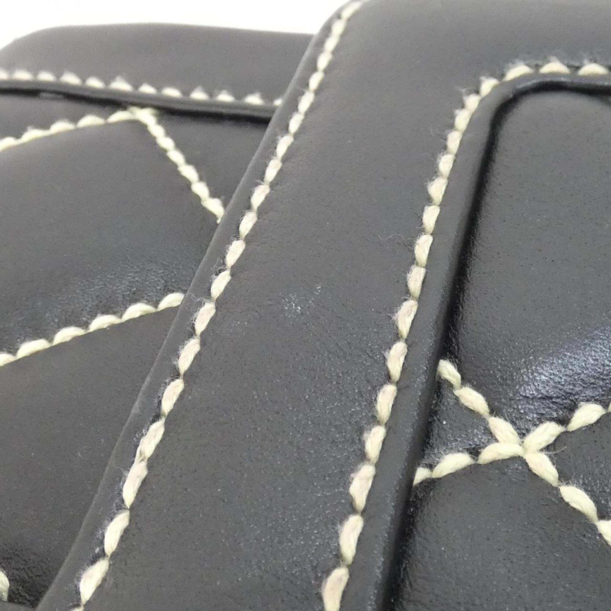 Chanel Black Leather Handbag (Pre-Owned)