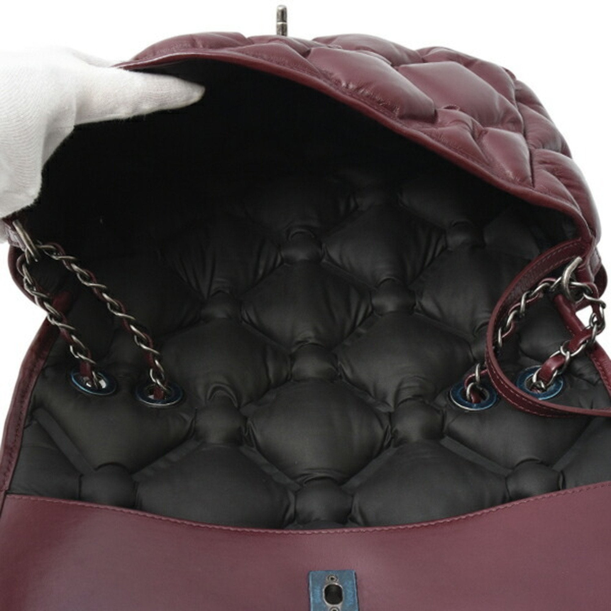 Chanel Matelasse Bordeaux Leather Shoulder Bag (Pre-Owned)