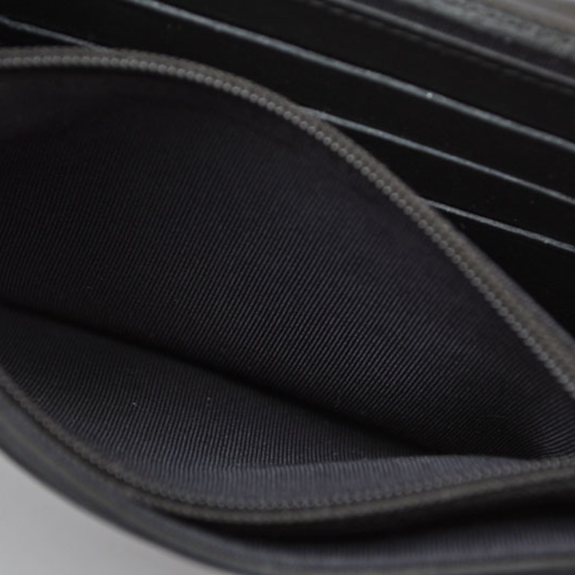 Chanel Black Leather Wallet (Bi-Fold) (Pre-Owned)