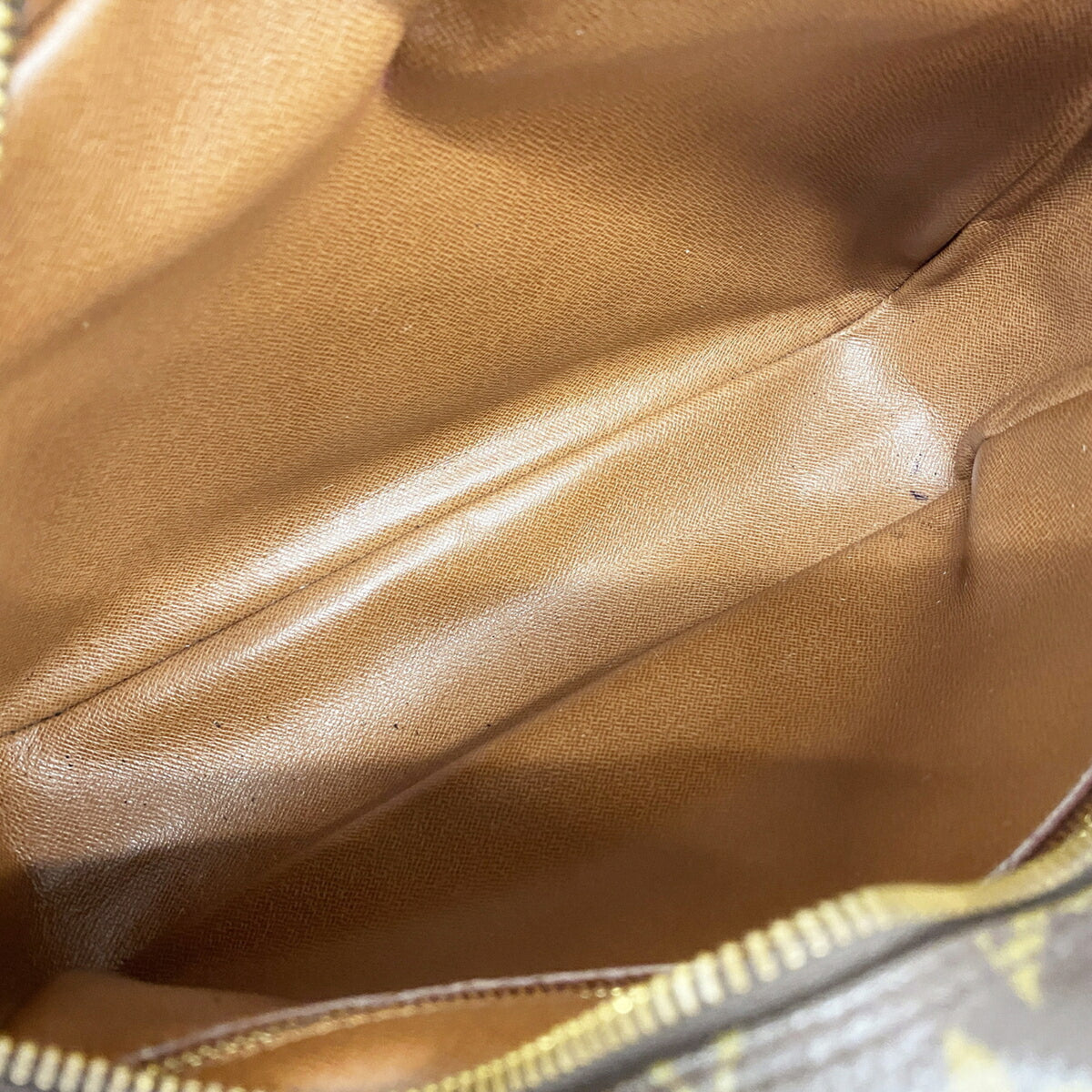 Louis Vuitton Brown Shoulder Bag (Pre-Owned)