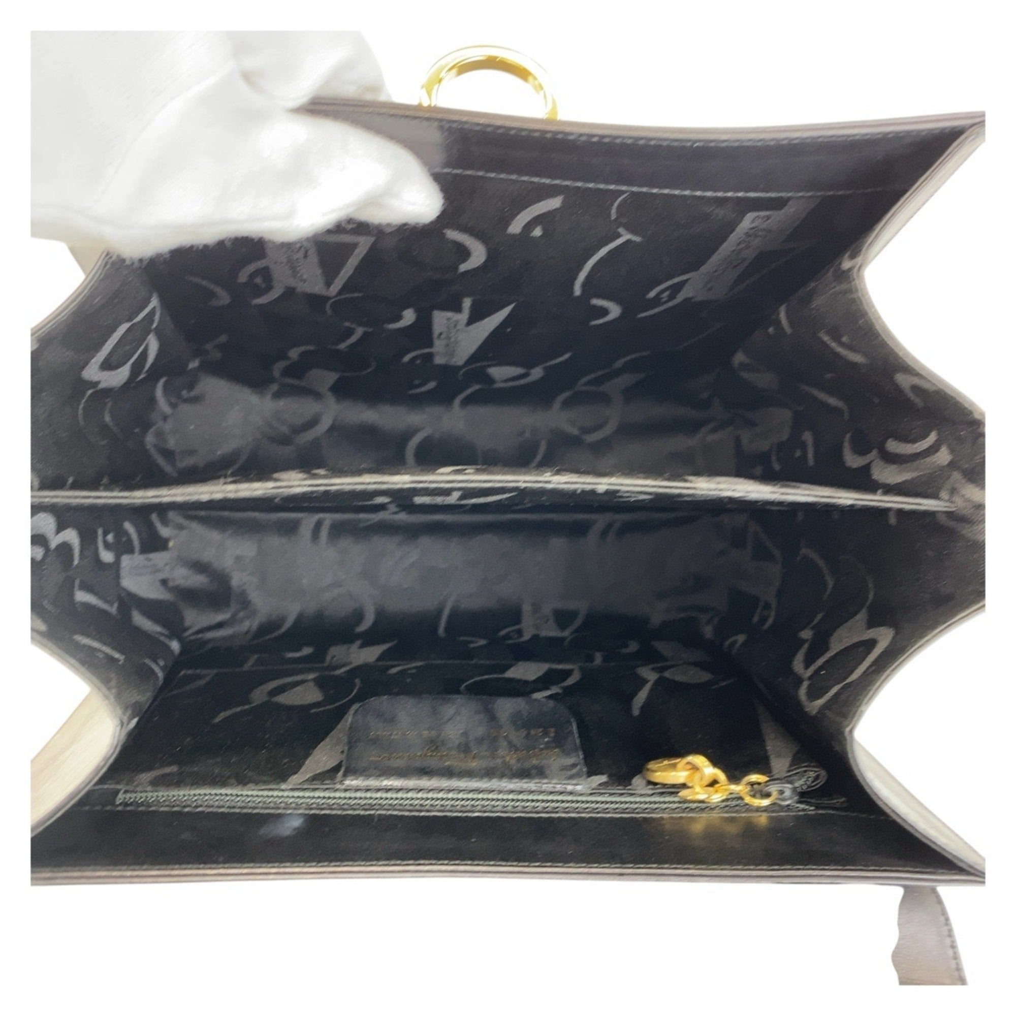 Salvatore Ferragamo Black Leather Handbag Shoulder Bag (Pre-Owned)