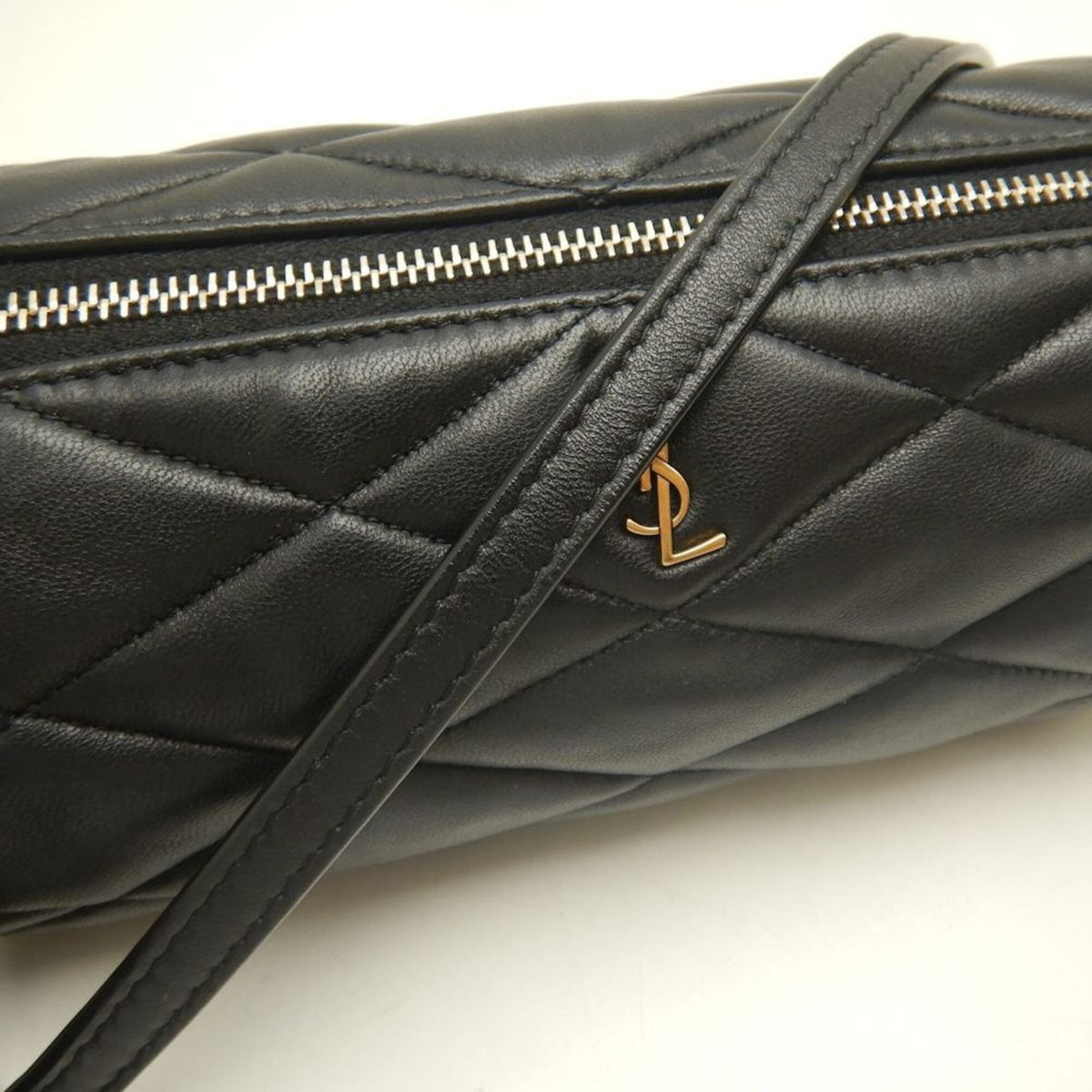 Saint Laurent Leather Shoulder Bag (Pre-Owned)