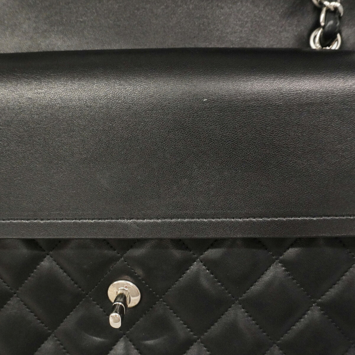 Chanel Black Leather Shoulder Bag (Pre-Owned)